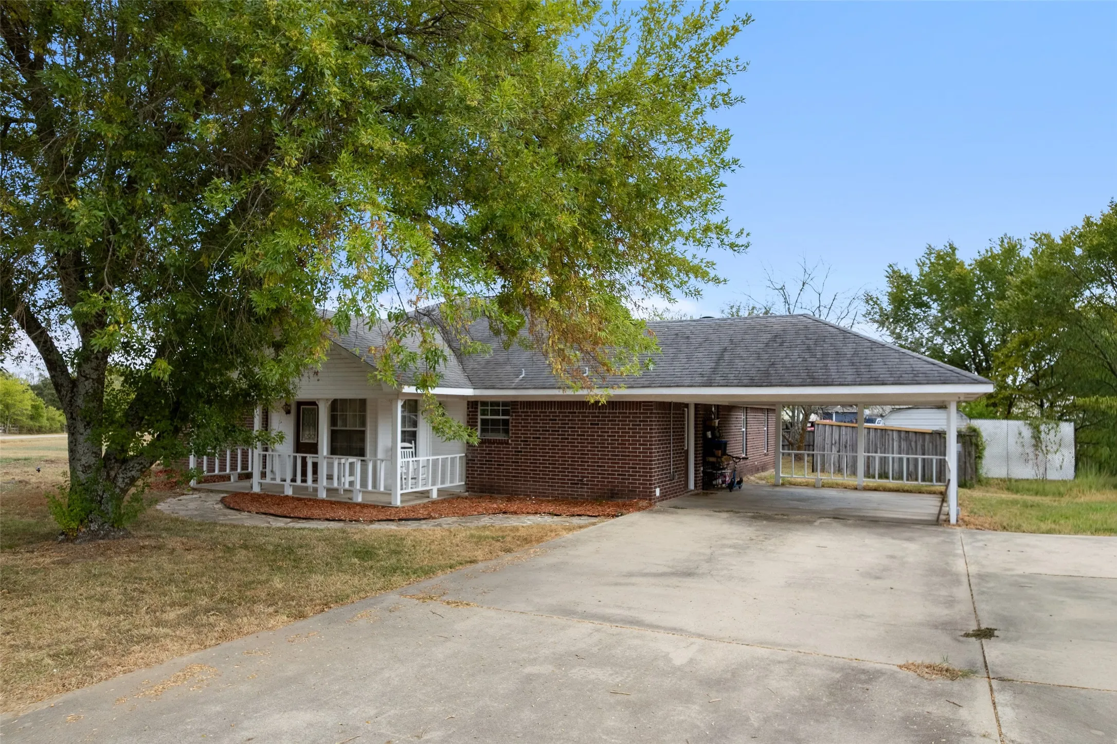 Single Family Residence For Sale in Franklin (TX) County , 26 CR 2045, Mount Vernon, Texas 75457, 4 Bedroom, 2 Bathroom, Garage spaces, 2,168 Sqft, built in 1995, mls#21399019, Real Estate Agent in Mount Vernon, Homes For Sale in Franklin (TX) county, Homes For Sale in Mount Vernon, Realtor in Mount Vernon Texas, Real Estate Brokerage Independent Realty Texas, Luminita Cordes Realtor