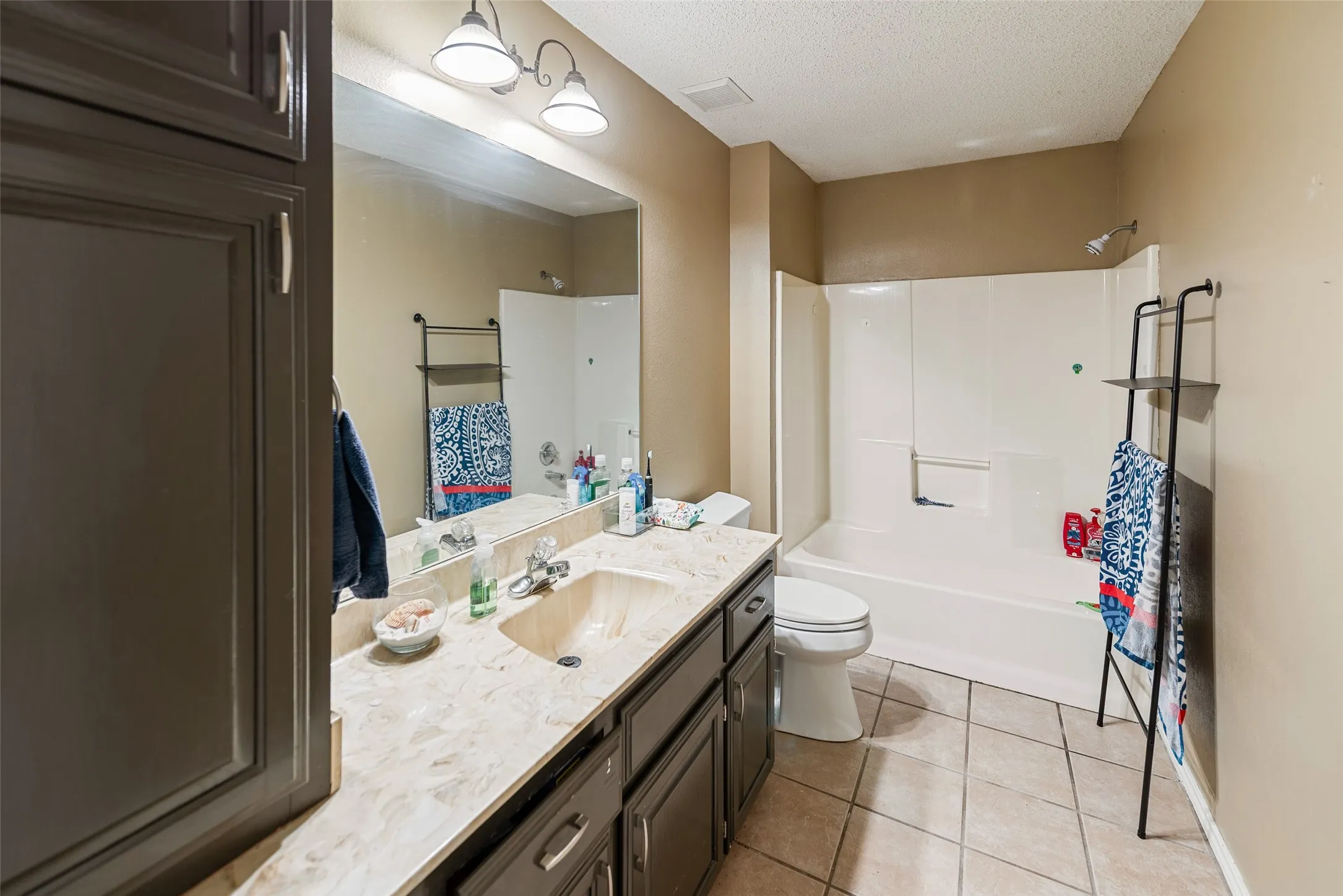 Single Family Residence For Sale in Franklin (TX) County , 26 CR 2045, Mount Vernon, Texas 75457, 4 Bedroom, 2 Bathroom, Garage spaces, 2,168 Sqft, built in 1995, mls#21399019, Real Estate Agent in Mount Vernon, Homes For Sale in Franklin (TX) county, Homes For Sale in Mount Vernon, Realtor in Mount Vernon Texas, Real Estate Brokerage Independent Realty Texas, Luminita Cordes Realtor