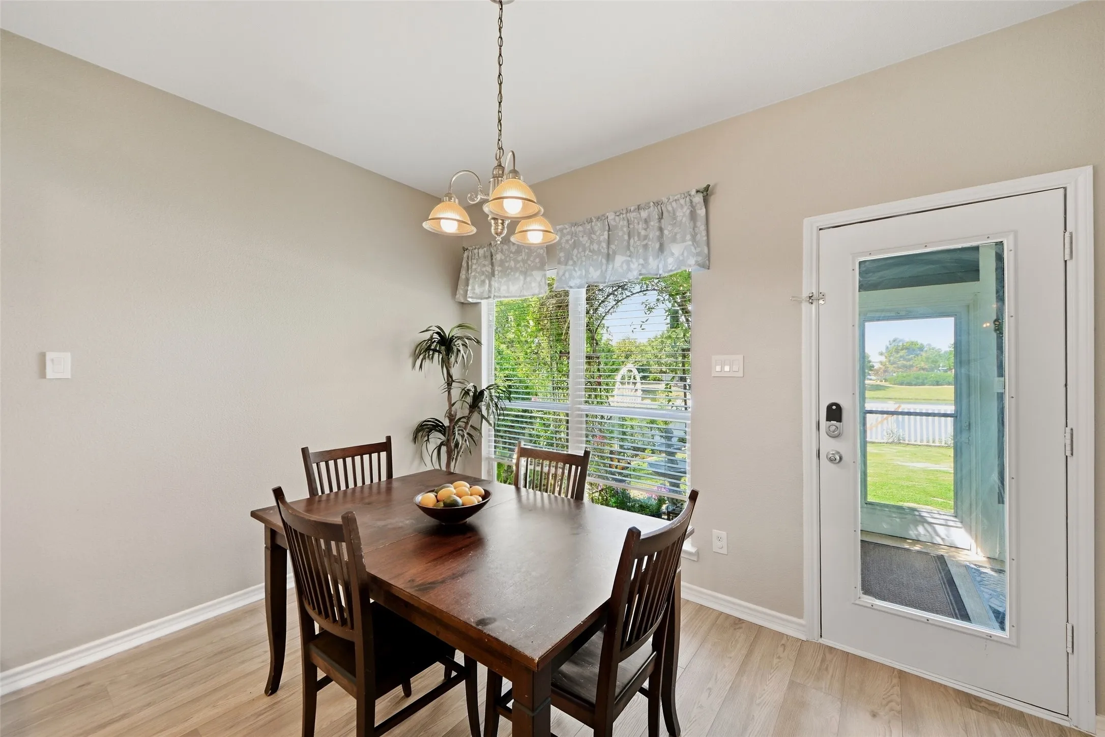 Single Family Residence For Sale in Denton County , 1105 Wisteria Lane, Savannah, Texas 76227, 5 Bedroom, 3 Bathroom, 2 Garage spaces, 3,062 Sqft, built in 2004, mls#21400071, Real Estate Agent in Savannah, Homes For Sale in Denton county, Homes For Sale in Savannah, Realtor in Savannah Texas, Real Estate Brokerage Independent Realty Texas, Luminita Cordes Realtor