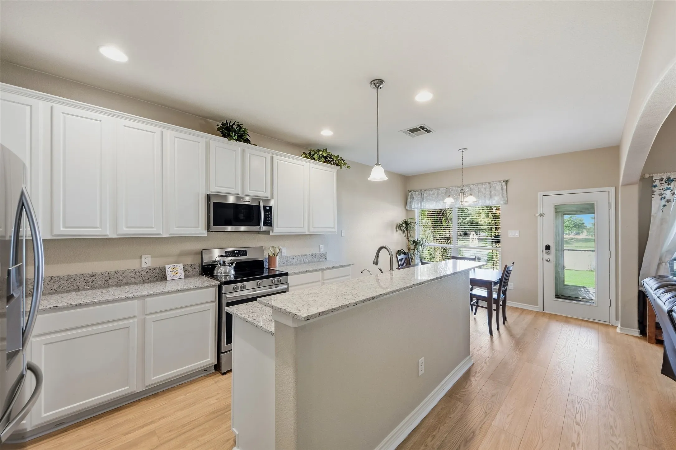Single Family Residence For Sale in Denton County , 1105 Wisteria Lane, Savannah, Texas 76227, 5 Bedroom, 3 Bathroom, 2 Garage spaces, 3,062 Sqft, built in 2004, mls#21400071, Real Estate Agent in Savannah, Homes For Sale in Denton county, Homes For Sale in Savannah, Realtor in Savannah Texas, Real Estate Brokerage Independent Realty Texas, Luminita Cordes Realtor