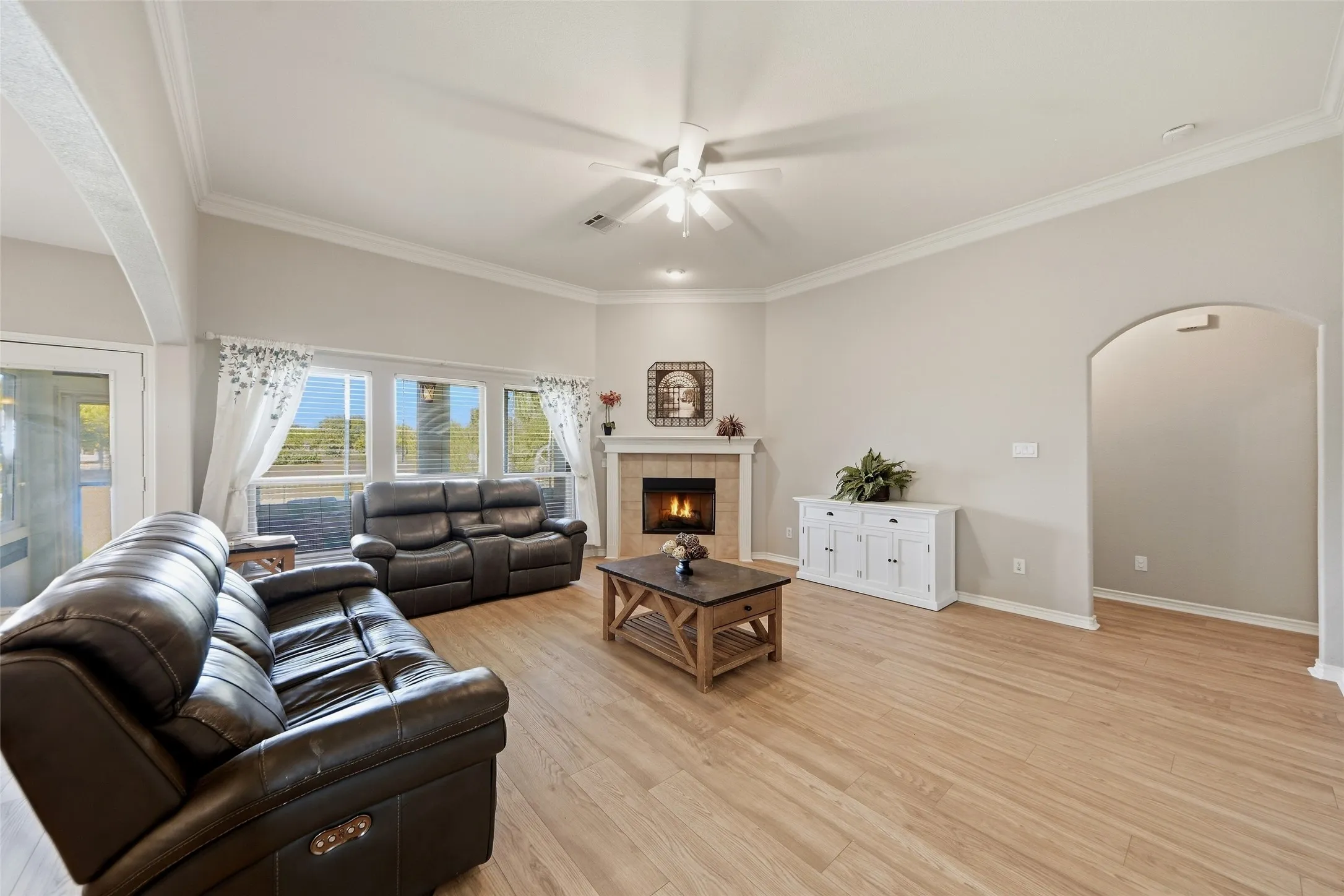 Single Family Residence For Sale in Denton County , 1105 Wisteria Lane, Savannah, Texas 76227, 5 Bedroom, 3 Bathroom, 2 Garage spaces, 3,062 Sqft, built in 2004, mls#21400071, Real Estate Agent in Savannah, Homes For Sale in Denton county, Homes For Sale in Savannah, Realtor in Savannah Texas, Real Estate Brokerage Independent Realty Texas, Luminita Cordes Realtor