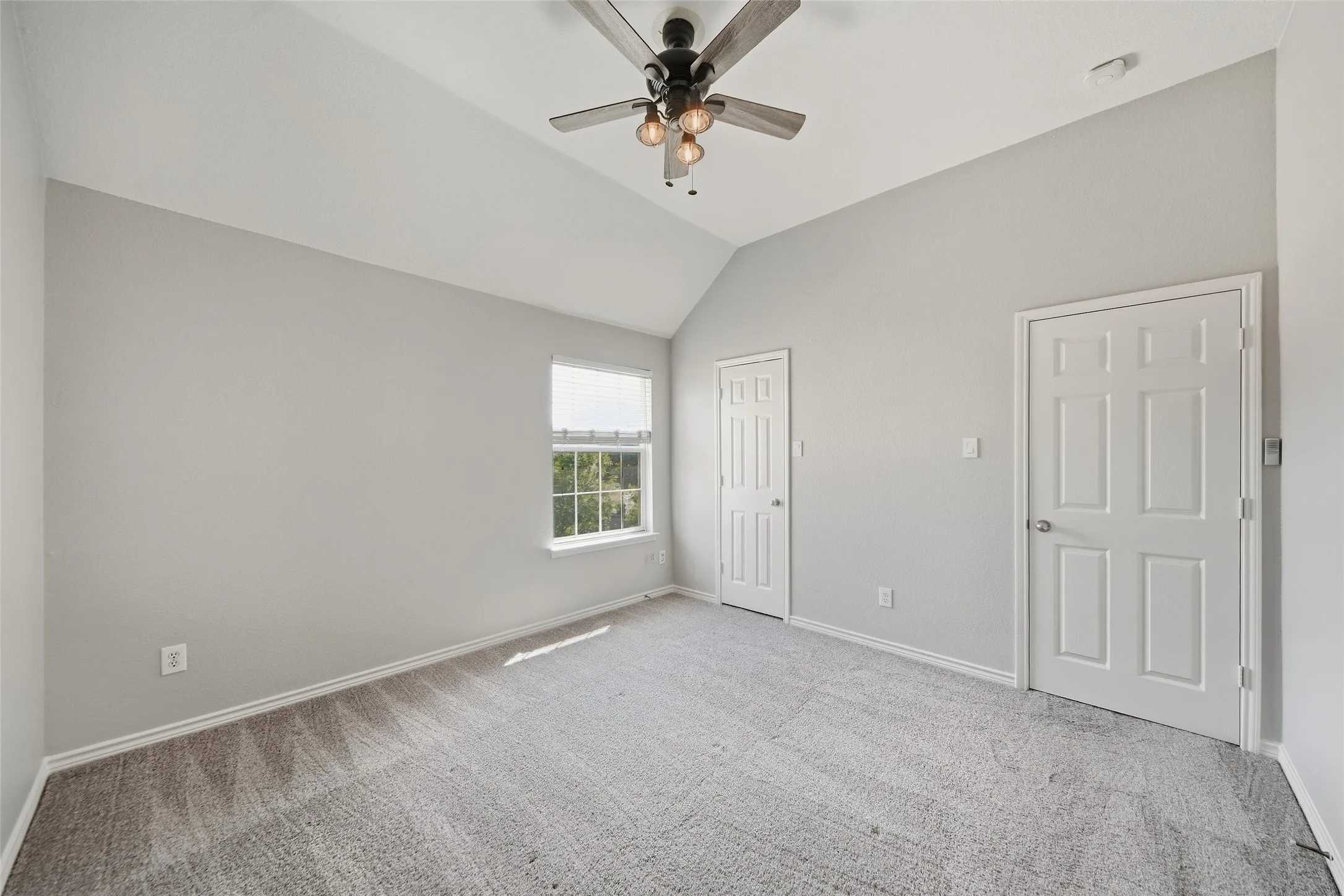 Single Family Residence For Sale in Denton County , 1105 Wisteria Lane, Savannah, Texas 76227, 5 Bedroom, 3 Bathroom, 2 Garage spaces, 3,062 Sqft, built in 2004, mls#21400071, Real Estate Agent in Savannah, Homes For Sale in Denton county, Homes For Sale in Savannah, Realtor in Savannah Texas, Real Estate Brokerage Independent Realty Texas, Luminita Cordes Realtor