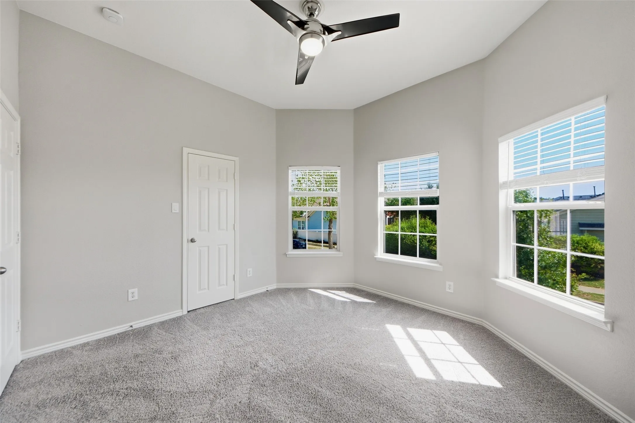 Single Family Residence For Sale in Denton County , 1105 Wisteria Lane, Savannah, Texas 76227, 5 Bedroom, 3 Bathroom, 2 Garage spaces, 3,062 Sqft, built in 2004, mls#21400071, Real Estate Agent in Savannah, Homes For Sale in Denton county, Homes For Sale in Savannah, Realtor in Savannah Texas, Real Estate Brokerage Independent Realty Texas, Luminita Cordes Realtor