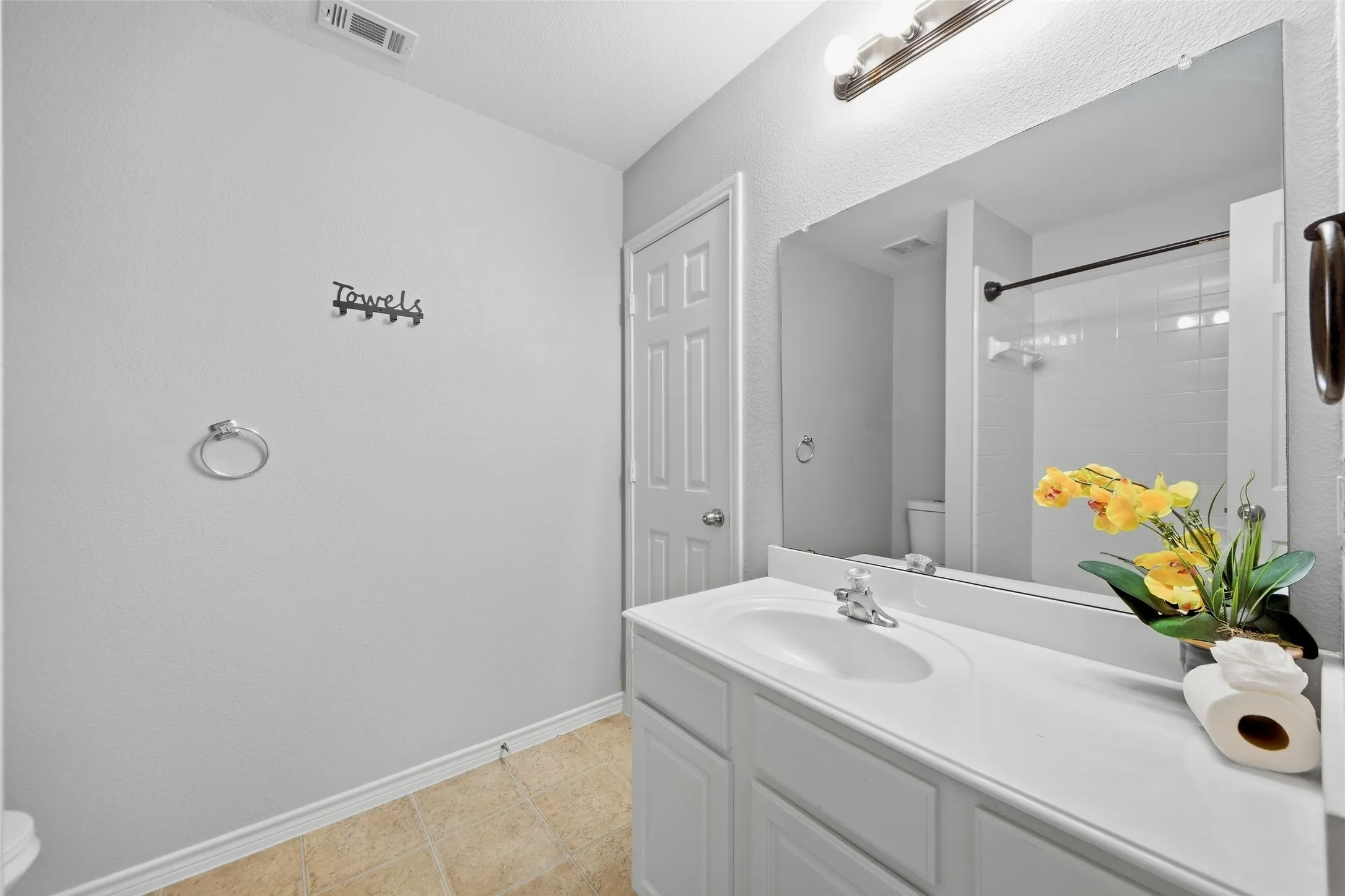 Single Family Residence For Sale in Denton County , 1105 Wisteria Lane, Savannah, Texas 76227, 5 Bedroom, 3 Bathroom, 2 Garage spaces, 3,062 Sqft, built in 2004, mls#21400071, Real Estate Agent in Savannah, Homes For Sale in Denton county, Homes For Sale in Savannah, Realtor in Savannah Texas, Real Estate Brokerage Independent Realty Texas, Luminita Cordes Realtor