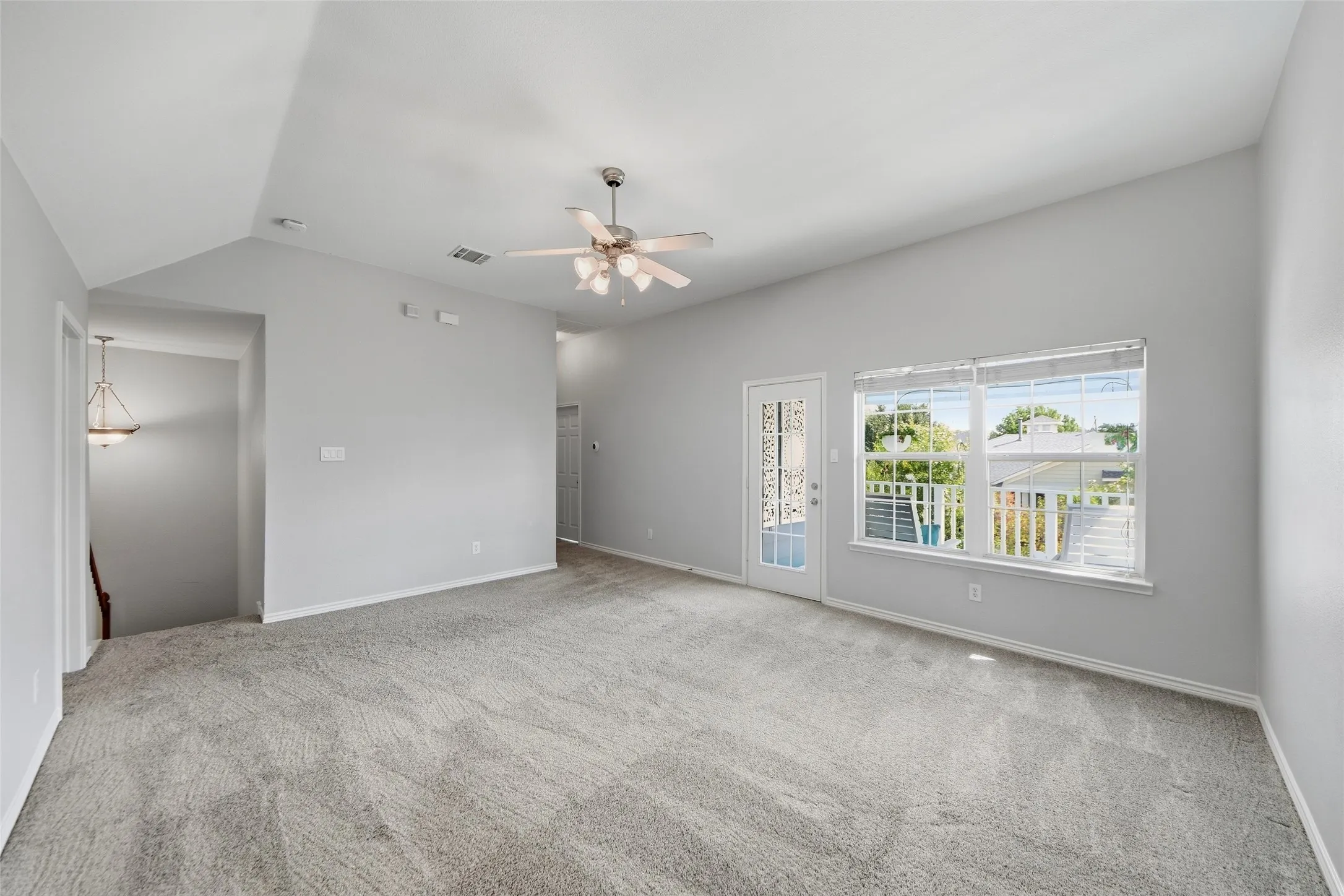 Single Family Residence For Sale in Denton County , 1105 Wisteria Lane, Savannah, Texas 76227, 5 Bedroom, 3 Bathroom, 2 Garage spaces, 3,062 Sqft, built in 2004, mls#21400071, Real Estate Agent in Savannah, Homes For Sale in Denton county, Homes For Sale in Savannah, Realtor in Savannah Texas, Real Estate Brokerage Independent Realty Texas, Luminita Cordes Realtor