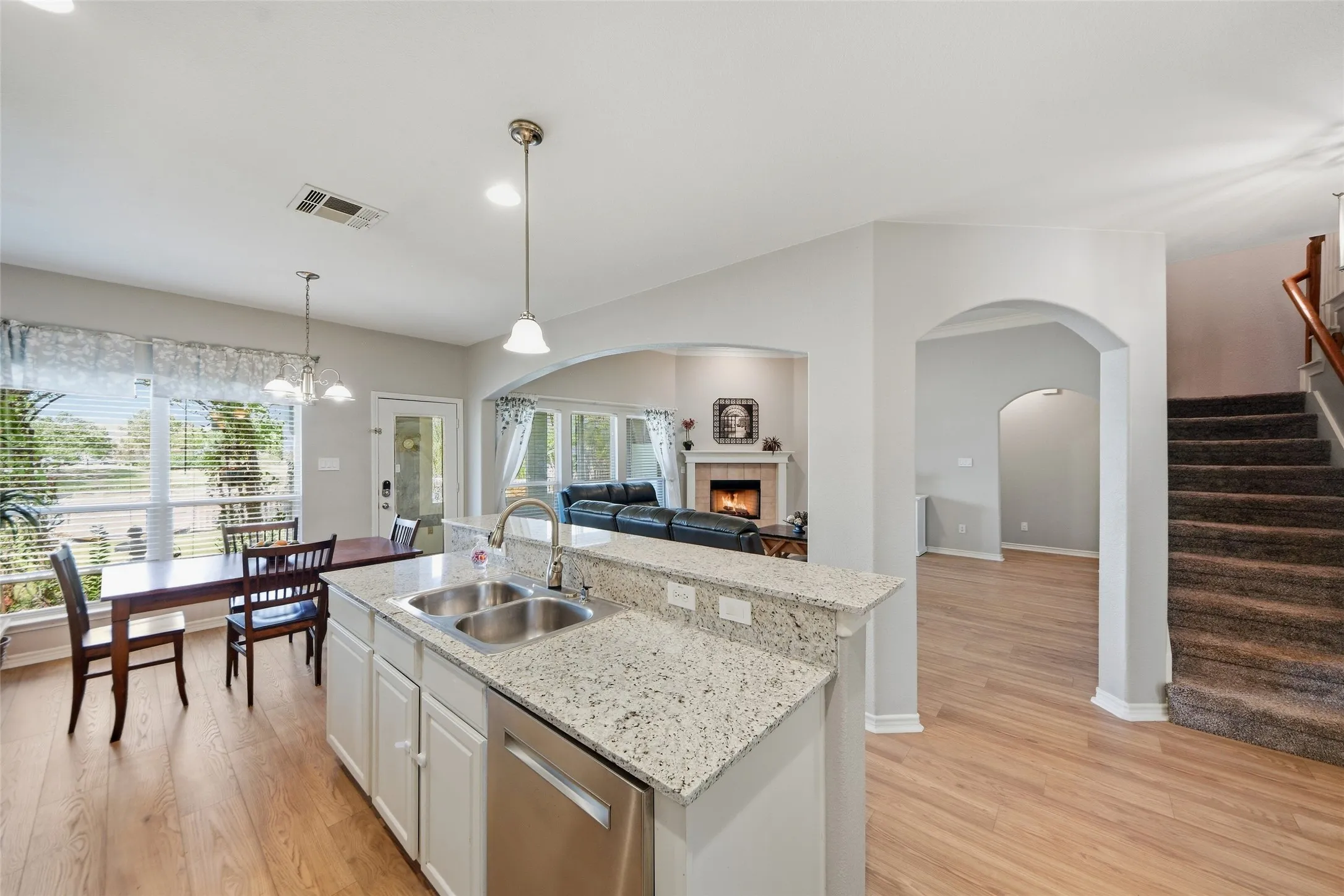 Single Family Residence For Sale in Denton County , 1105 Wisteria Lane, Savannah, Texas 76227, 5 Bedroom, 3 Bathroom, 2 Garage spaces, 3,062 Sqft, built in 2004, mls#21400071, Real Estate Agent in Savannah, Homes For Sale in Denton county, Homes For Sale in Savannah, Realtor in Savannah Texas, Real Estate Brokerage Independent Realty Texas, Luminita Cordes Realtor