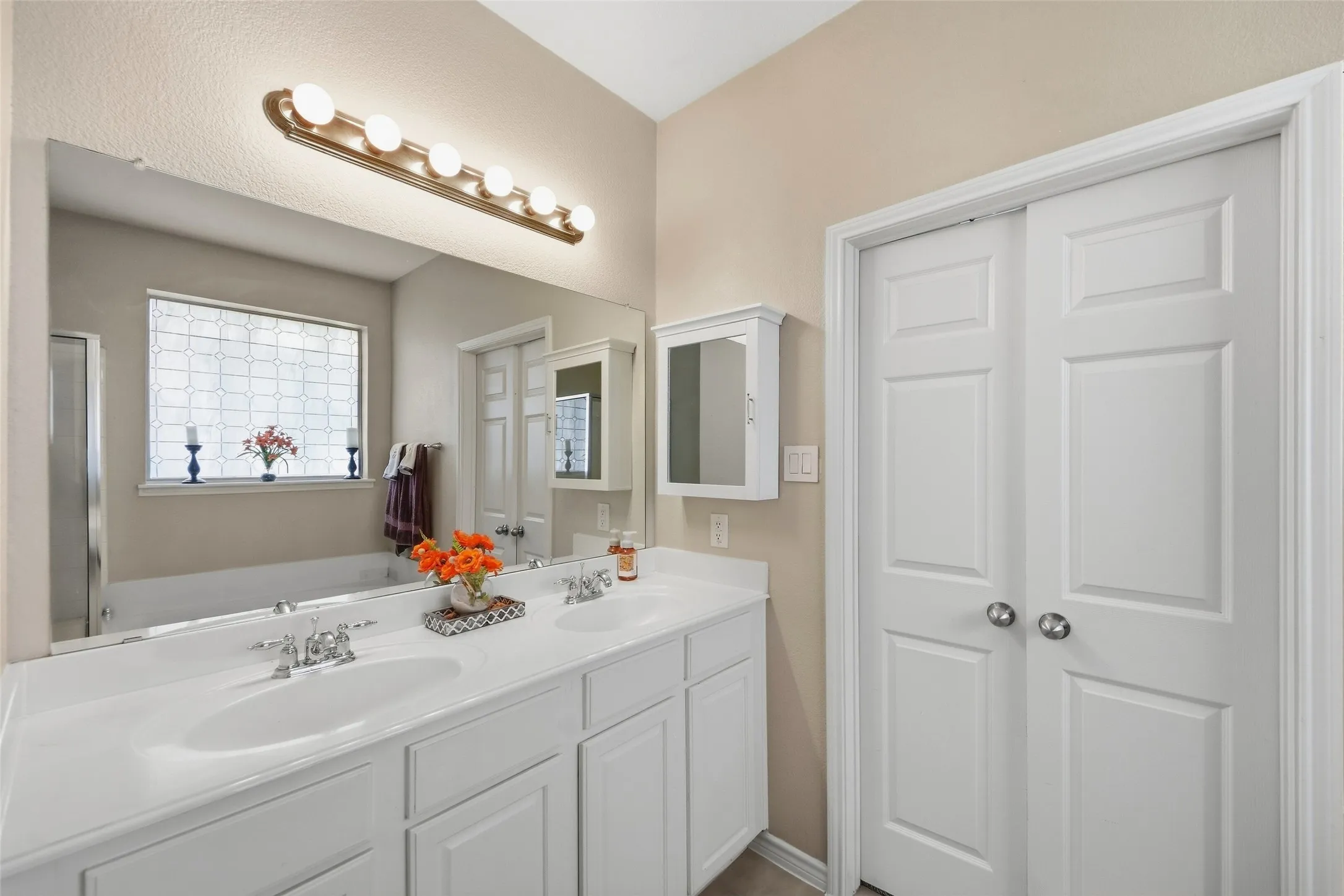 Single Family Residence For Sale in Denton County , 1105 Wisteria Lane, Savannah, Texas 76227, 5 Bedroom, 3 Bathroom, 2 Garage spaces, 3,062 Sqft, built in 2004, mls#21400071, Real Estate Agent in Savannah, Homes For Sale in Denton county, Homes For Sale in Savannah, Realtor in Savannah Texas, Real Estate Brokerage Independent Realty Texas, Luminita Cordes Realtor