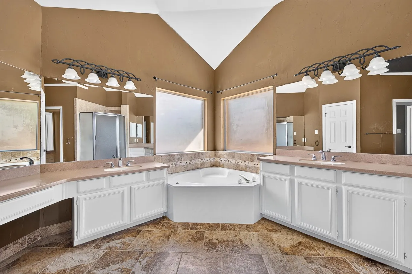Single Family Residence For Sale in Denton County , 2632 Newcastle Drive, Carrollton, Texas 75007, 4 Bedroom, 4 Bathroom, 2 Garage spaces, 3,376 Sqft, built in 1994, mls#21397684, Real Estate Agent in Carrollton, Homes For Sale in Denton county, Homes For Sale in Carrollton, Realtor in Carrollton Texas, Real Estate Brokerage Independent Realty Texas, Luminita Cordes Realtor