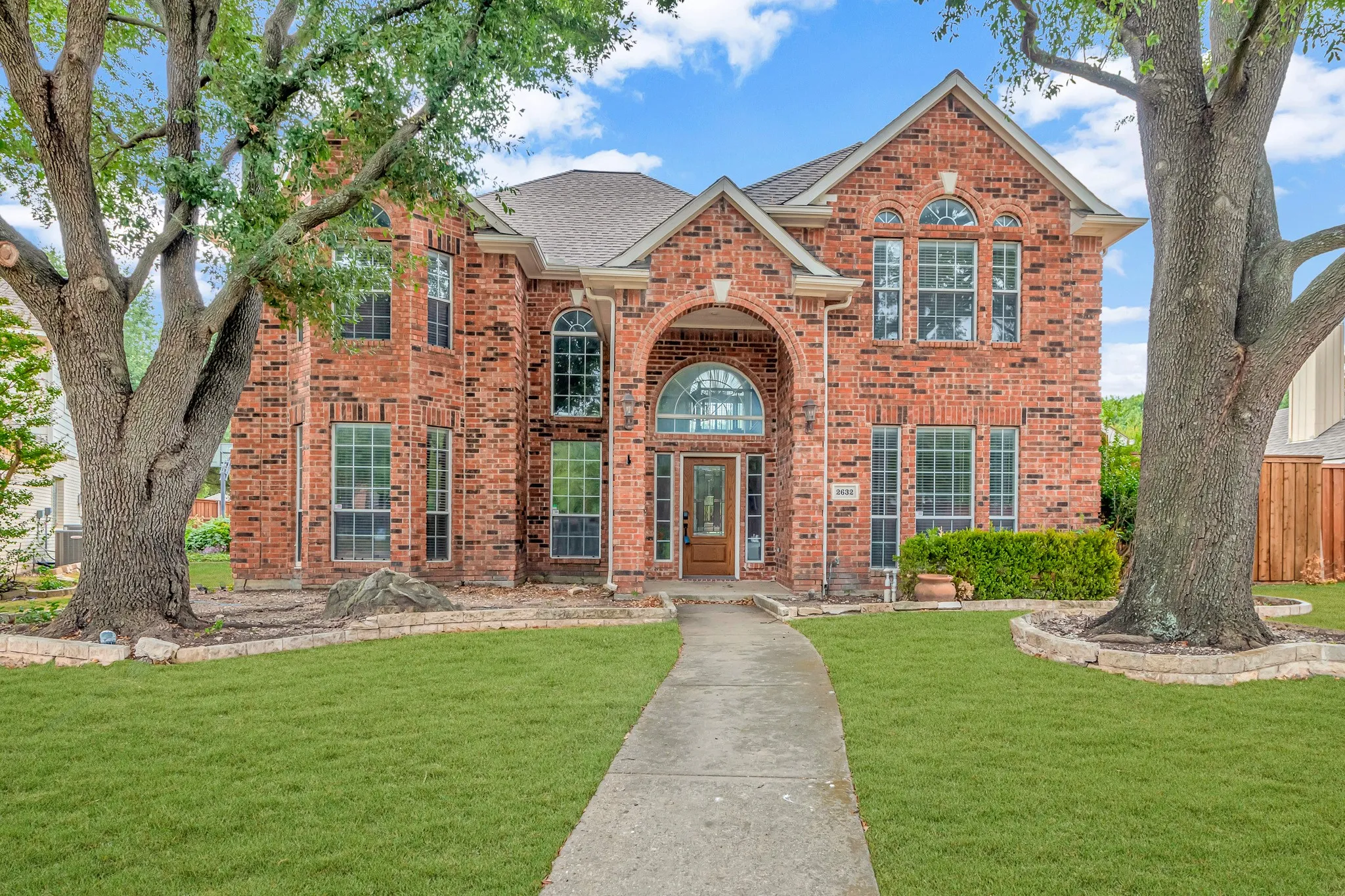Single Family Residence For Sale in Denton County , 2632 Newcastle Drive, Carrollton, Texas 75007, 4 Bedroom, 4 Bathroom, 2 Garage spaces, 3,376 Sqft, built in 1994, mls#21397684, Real Estate Agent in Carrollton, Homes For Sale in Denton county, Homes For Sale in Carrollton, Realtor in Carrollton Texas, Real Estate Brokerage Independent Realty Texas, Luminita Cordes Realtor