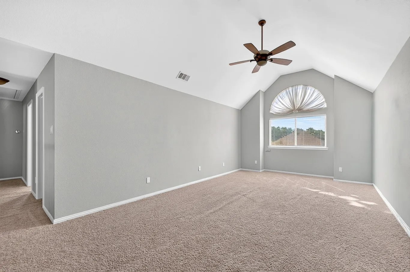 Single Family Residence For Sale in Denton County , 2632 Newcastle Drive, Carrollton, Texas 75007, 4 Bedroom, 4 Bathroom, 2 Garage spaces, 3,376 Sqft, built in 1994, mls#21397684, Real Estate Agent in Carrollton, Homes For Sale in Denton county, Homes For Sale in Carrollton, Realtor in Carrollton Texas, Real Estate Brokerage Independent Realty Texas, Luminita Cordes Realtor