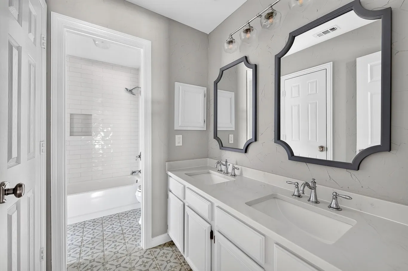 Single Family Residence For Sale in Denton County , 2632 Newcastle Drive, Carrollton, Texas 75007, 4 Bedroom, 4 Bathroom, 2 Garage spaces, 3,376 Sqft, built in 1994, mls#21397684, Real Estate Agent in Carrollton, Homes For Sale in Denton county, Homes For Sale in Carrollton, Realtor in Carrollton Texas, Real Estate Brokerage Independent Realty Texas, Luminita Cordes Realtor