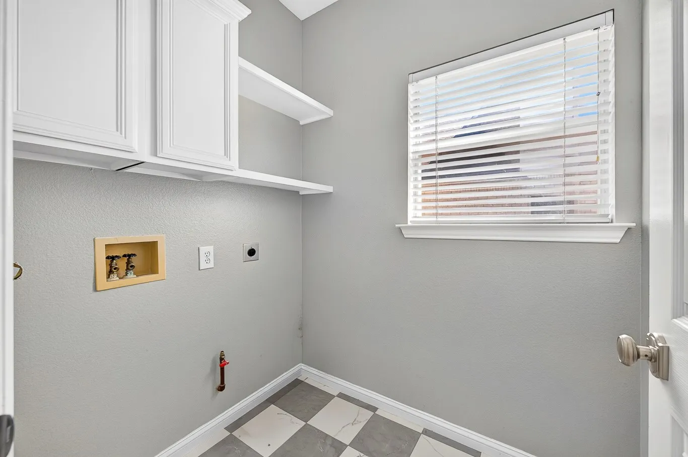 Single Family Residence For Sale in Denton County , 2632 Newcastle Drive, Carrollton, Texas 75007, 4 Bedroom, 4 Bathroom, 2 Garage spaces, 3,376 Sqft, built in 1994, mls#21397684, Real Estate Agent in Carrollton, Homes For Sale in Denton county, Homes For Sale in Carrollton, Realtor in Carrollton Texas, Real Estate Brokerage Independent Realty Texas, Luminita Cordes Realtor