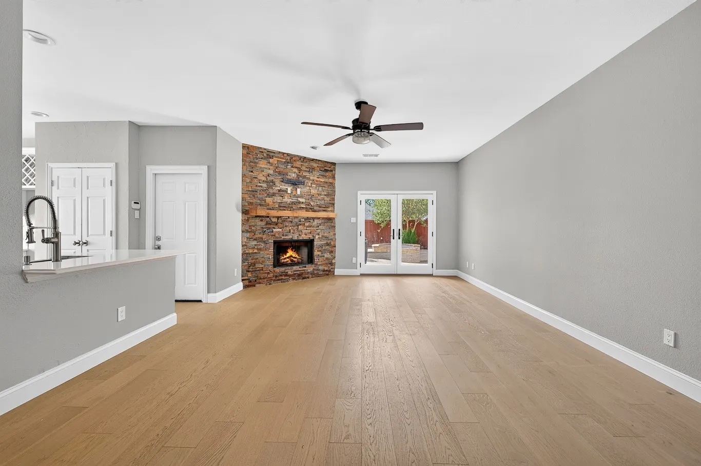 Single Family Residence For Sale in Denton County , 2632 Newcastle Drive, Carrollton, Texas 75007, 4 Bedroom, 4 Bathroom, 2 Garage spaces, 3,376 Sqft, built in 1994, mls#21397684, Real Estate Agent in Carrollton, Homes For Sale in Denton county, Homes For Sale in Carrollton, Realtor in Carrollton Texas, Real Estate Brokerage Independent Realty Texas, Luminita Cordes Realtor