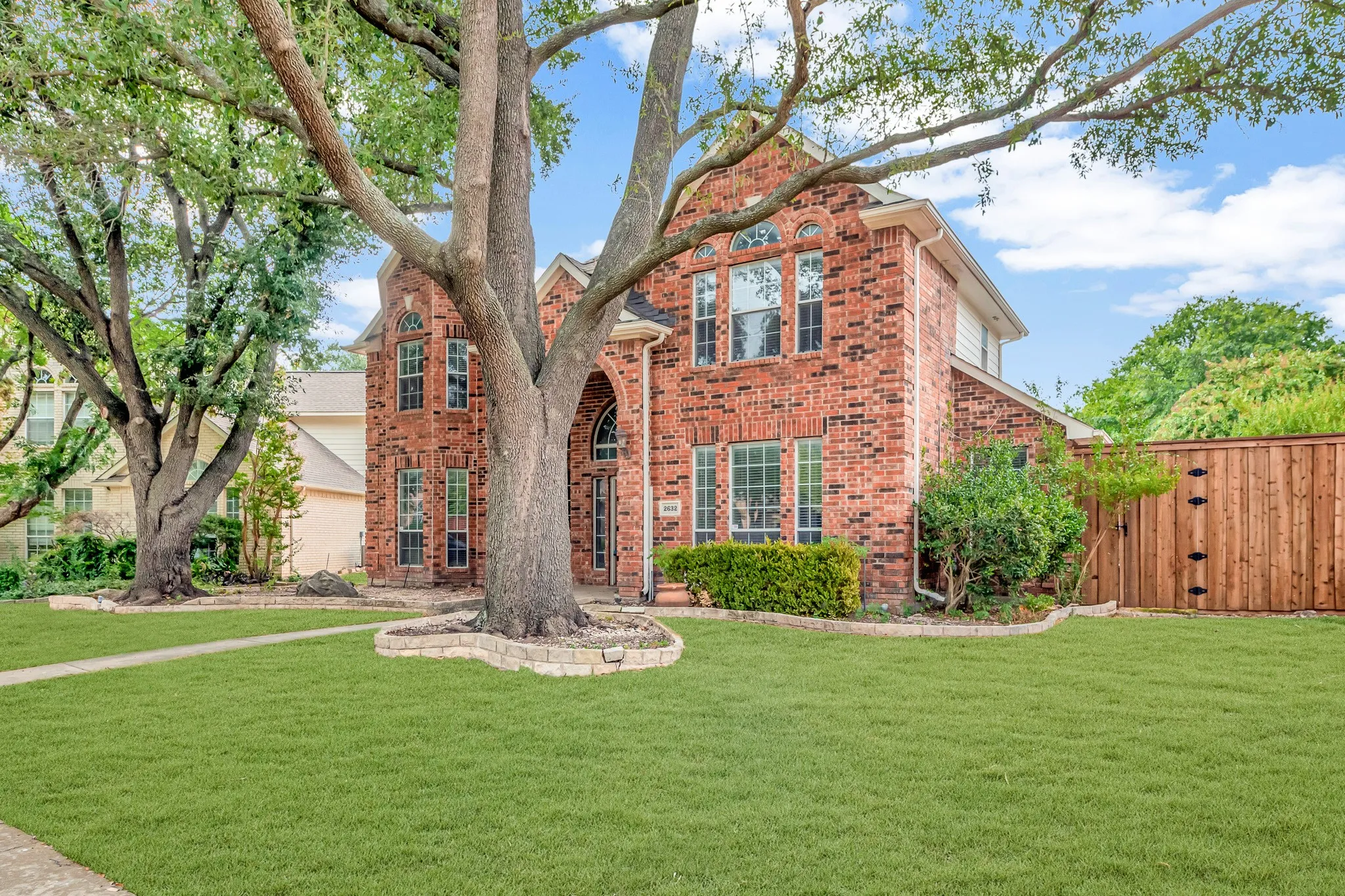 Single Family Residence For Sale in Denton County , 2632 Newcastle Drive, Carrollton, Texas 75007, 4 Bedroom, 4 Bathroom, 2 Garage spaces, 3,376 Sqft, built in 1994, mls#21397684, Real Estate Agent in Carrollton, Homes For Sale in Denton county, Homes For Sale in Carrollton, Realtor in Carrollton Texas, Real Estate Brokerage Independent Realty Texas, Luminita Cordes Realtor