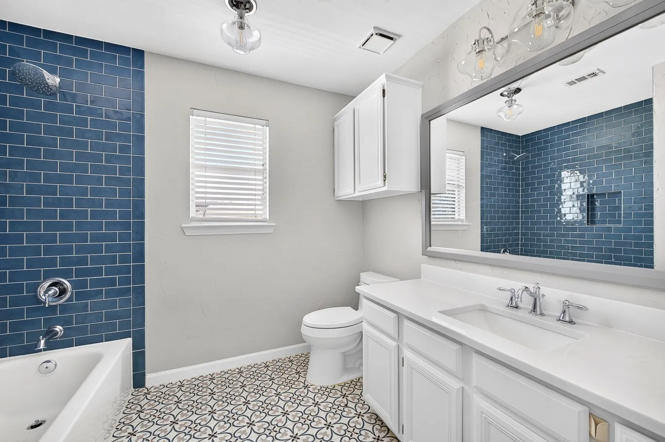 Single Family Residence For Sale in Denton County , 2632 Newcastle Drive, Carrollton, Texas 75007, 4 Bedroom, 4 Bathroom, 2 Garage spaces, 3,376 Sqft, built in 1994, mls#21397684, Real Estate Agent in Carrollton, Homes For Sale in Denton county, Homes For Sale in Carrollton, Realtor in Carrollton Texas, Real Estate Brokerage Independent Realty Texas, Luminita Cordes Realtor