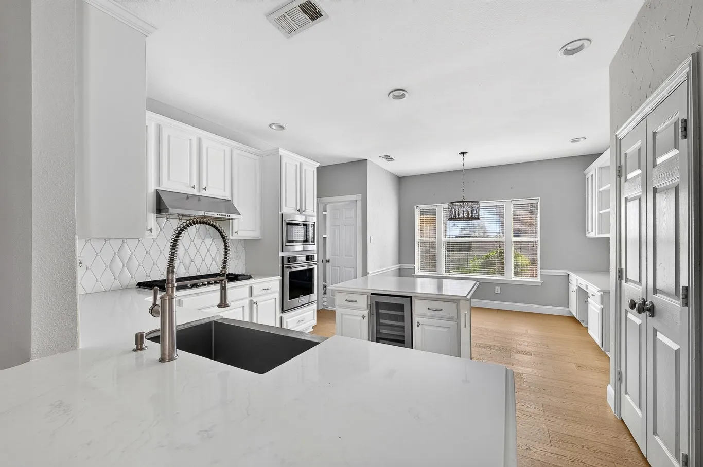 Single Family Residence For Sale in Denton County , 2632 Newcastle Drive, Carrollton, Texas 75007, 4 Bedroom, 4 Bathroom, 2 Garage spaces, 3,376 Sqft, built in 1994, mls#21397684, Real Estate Agent in Carrollton, Homes For Sale in Denton county, Homes For Sale in Carrollton, Realtor in Carrollton Texas, Real Estate Brokerage Independent Realty Texas, Luminita Cordes Realtor