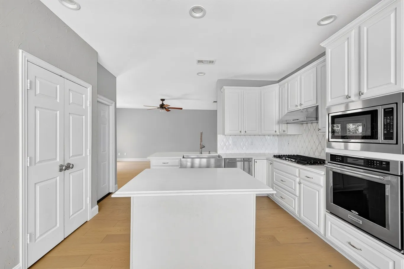 Single Family Residence For Sale in Denton County , 2632 Newcastle Drive, Carrollton, Texas 75007, 4 Bedroom, 4 Bathroom, 2 Garage spaces, 3,376 Sqft, built in 1994, mls#21397684, Real Estate Agent in Carrollton, Homes For Sale in Denton county, Homes For Sale in Carrollton, Realtor in Carrollton Texas, Real Estate Brokerage Independent Realty Texas, Luminita Cordes Realtor