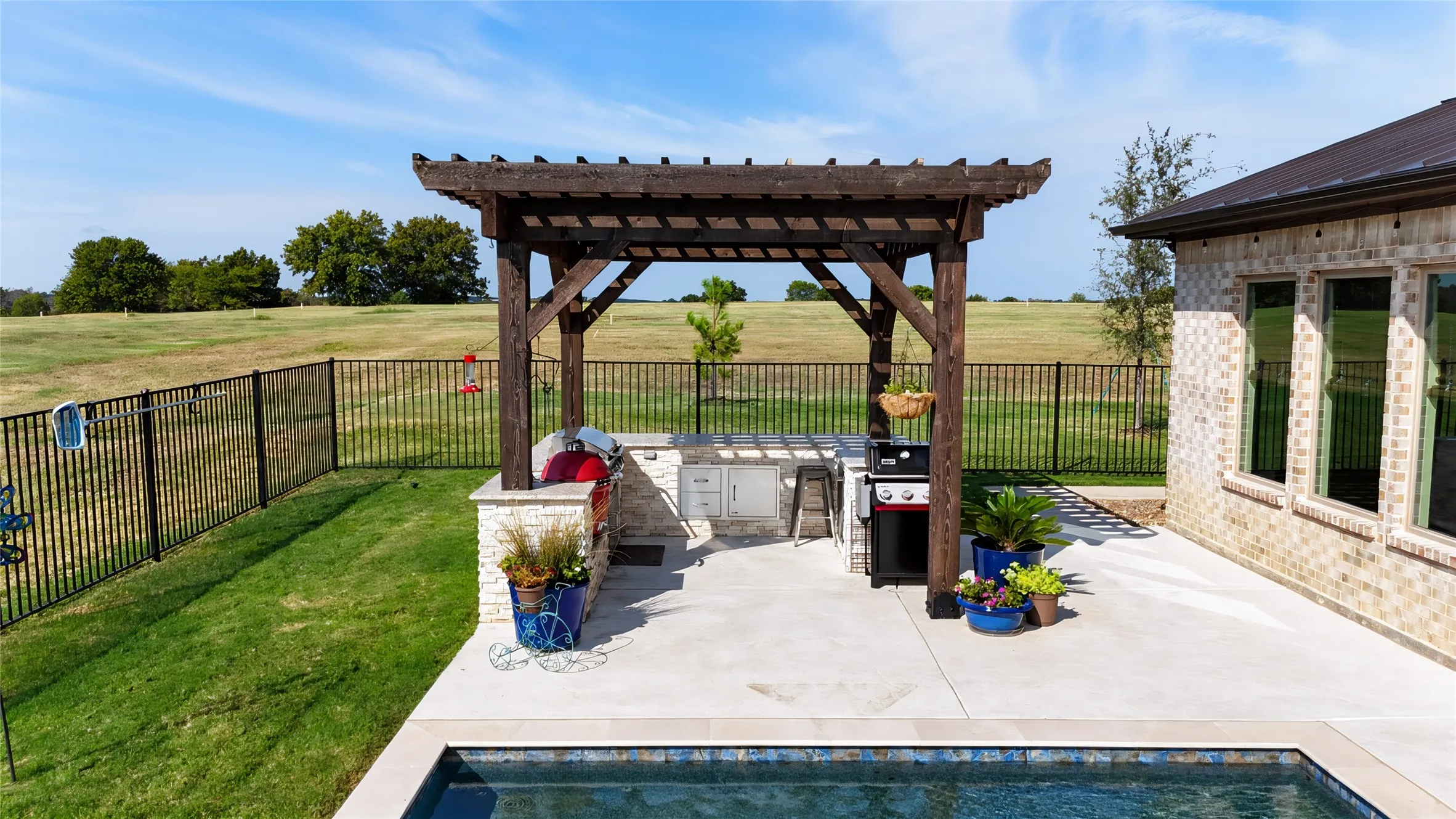 Single Family Residence For Sale in Grayson County , 387 Desert Mountain Drive, Gordonville, Texas 76245, 3 Bedroom, 4 Bathroom, 2 Garage spaces, 2,610 Sqft, built in 2023, mls#21399767, Real Estate Agent in Gordonville, Homes For Sale in Grayson county, Homes For Sale in Gordonville, Realtor in Gordonville Texas, Real Estate Brokerage Independent Realty Texas, Luminita Cordes Realtor
