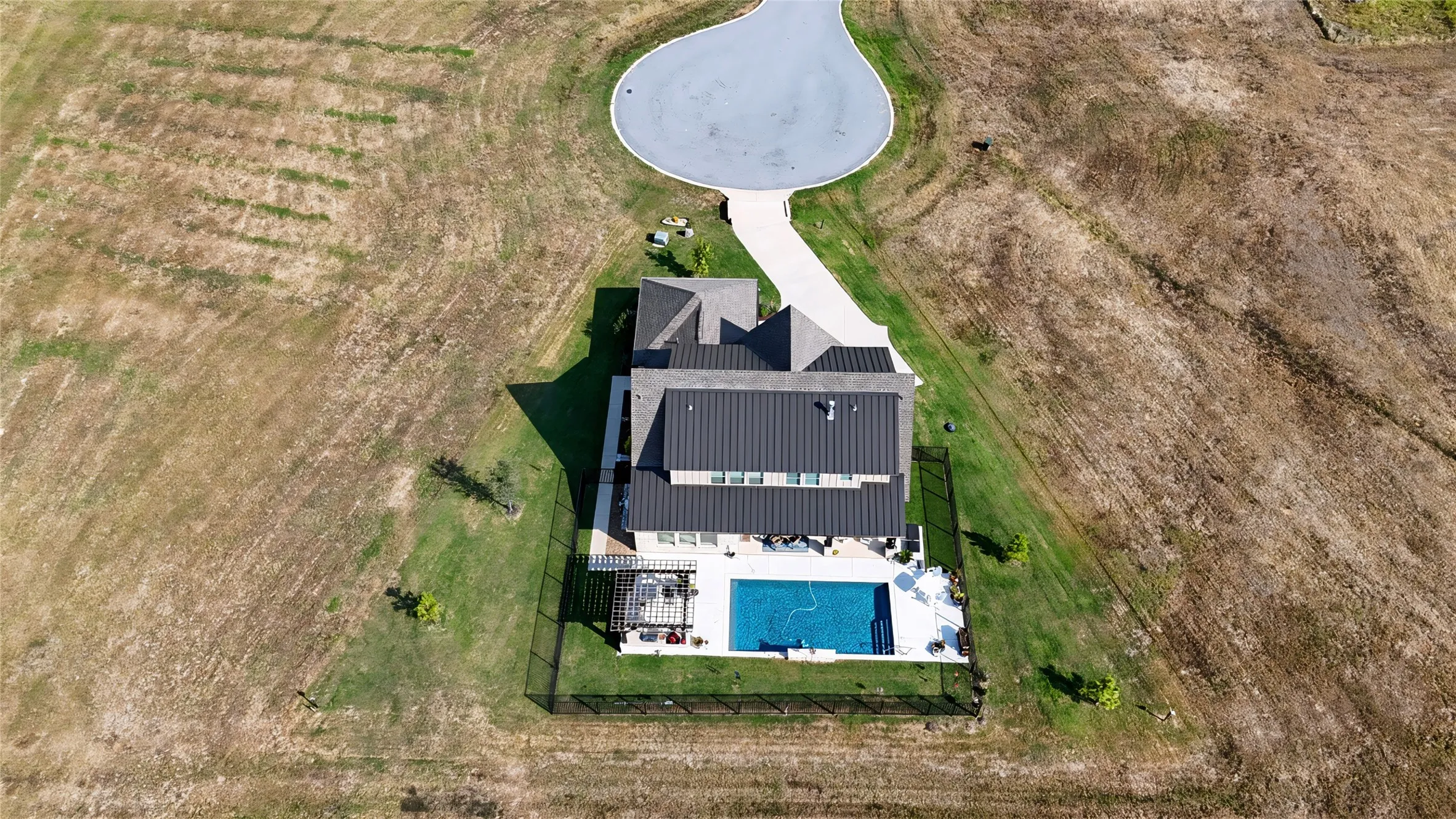 Single Family Residence For Sale in Grayson County , 387 Desert Mountain Drive, Gordonville, Texas 76245, 3 Bedroom, 4 Bathroom, 2 Garage spaces, 2,610 Sqft, built in 2023, mls#21399767, Real Estate Agent in Gordonville, Homes For Sale in Grayson county, Homes For Sale in Gordonville, Realtor in Gordonville Texas, Real Estate Brokerage Independent Realty Texas, Luminita Cordes Realtor