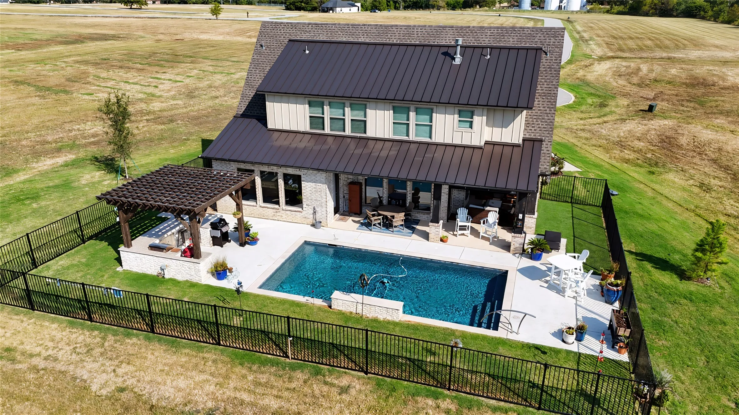 Single Family Residence For Sale in Grayson County , 387 Desert Mountain Drive, Gordonville, Texas 76245, 3 Bedroom, 4 Bathroom, 2 Garage spaces, 2,610 Sqft, built in 2023, mls#21399767, Real Estate Agent in Gordonville, Homes For Sale in Grayson county, Homes For Sale in Gordonville, Realtor in Gordonville Texas, Real Estate Brokerage Independent Realty Texas, Luminita Cordes Realtor
