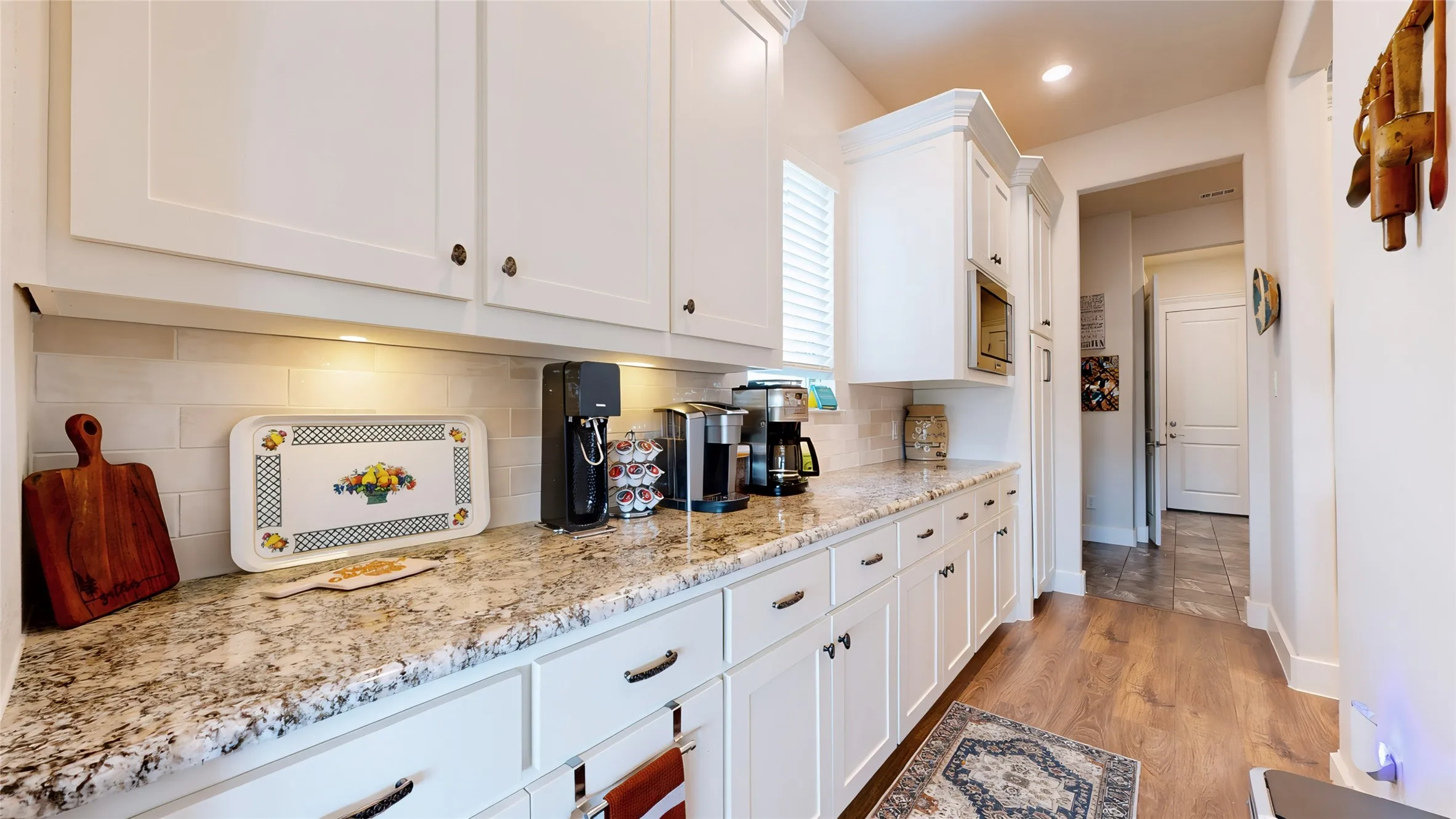Single Family Residence For Sale in Grayson County , 387 Desert Mountain Drive, Gordonville, Texas 76245, 3 Bedroom, 4 Bathroom, 2 Garage spaces, 2,610 Sqft, built in 2023, mls#21399767, Real Estate Agent in Gordonville, Homes For Sale in Grayson county, Homes For Sale in Gordonville, Realtor in Gordonville Texas, Real Estate Brokerage Independent Realty Texas, Luminita Cordes Realtor