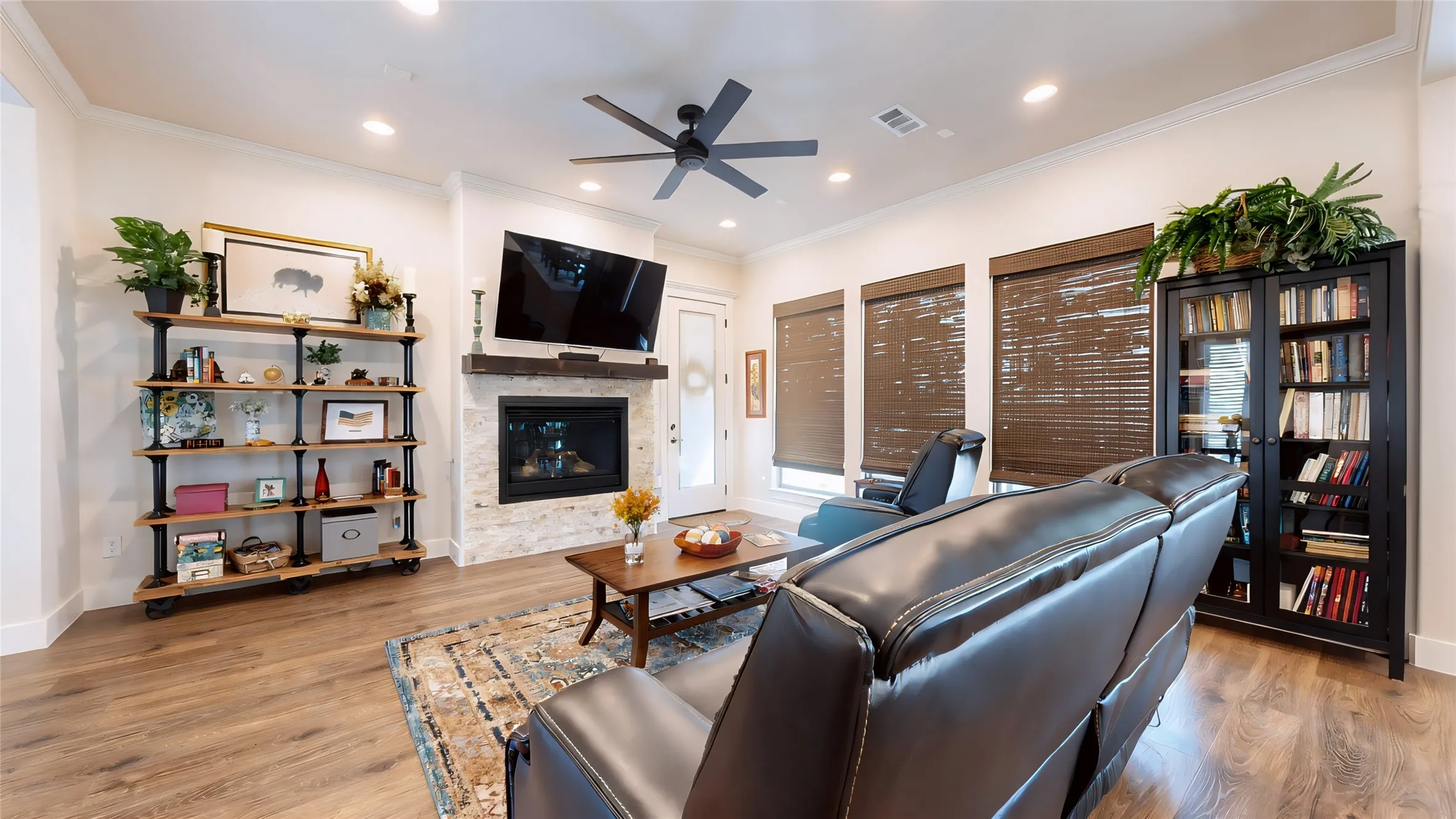 Single Family Residence For Sale in Grayson County , 387 Desert Mountain Drive, Gordonville, Texas 76245, 3 Bedroom, 4 Bathroom, 2 Garage spaces, 2,610 Sqft, built in 2023, mls#21399767, Real Estate Agent in Gordonville, Homes For Sale in Grayson county, Homes For Sale in Gordonville, Realtor in Gordonville Texas, Real Estate Brokerage Independent Realty Texas, Luminita Cordes Realtor