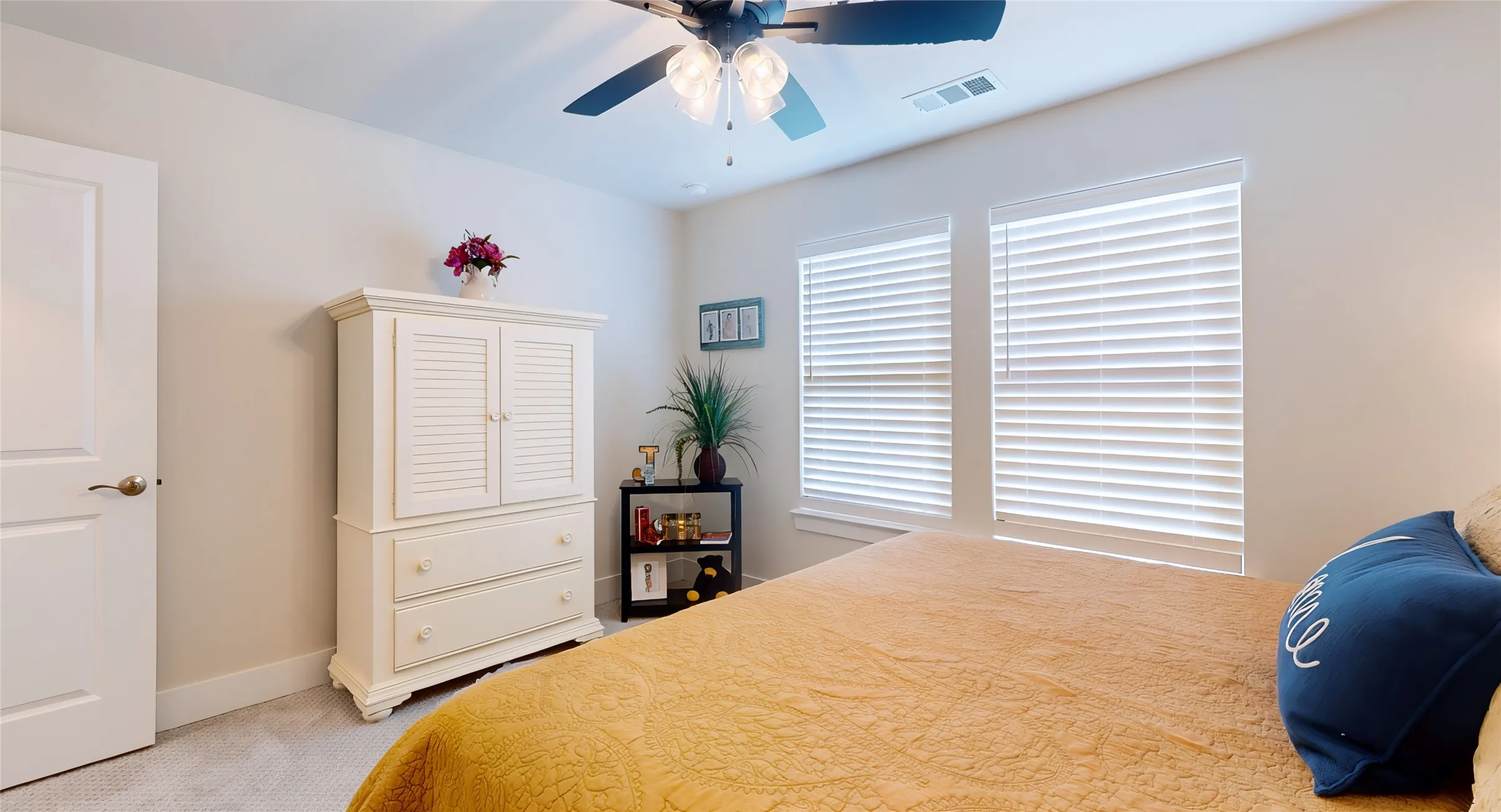 Single Family Residence For Sale in Grayson County , 387 Desert Mountain Drive, Gordonville, Texas 76245, 3 Bedroom, 4 Bathroom, 2 Garage spaces, 2,610 Sqft, built in 2023, mls#21399767, Real Estate Agent in Gordonville, Homes For Sale in Grayson county, Homes For Sale in Gordonville, Realtor in Gordonville Texas, Real Estate Brokerage Independent Realty Texas, Luminita Cordes Realtor