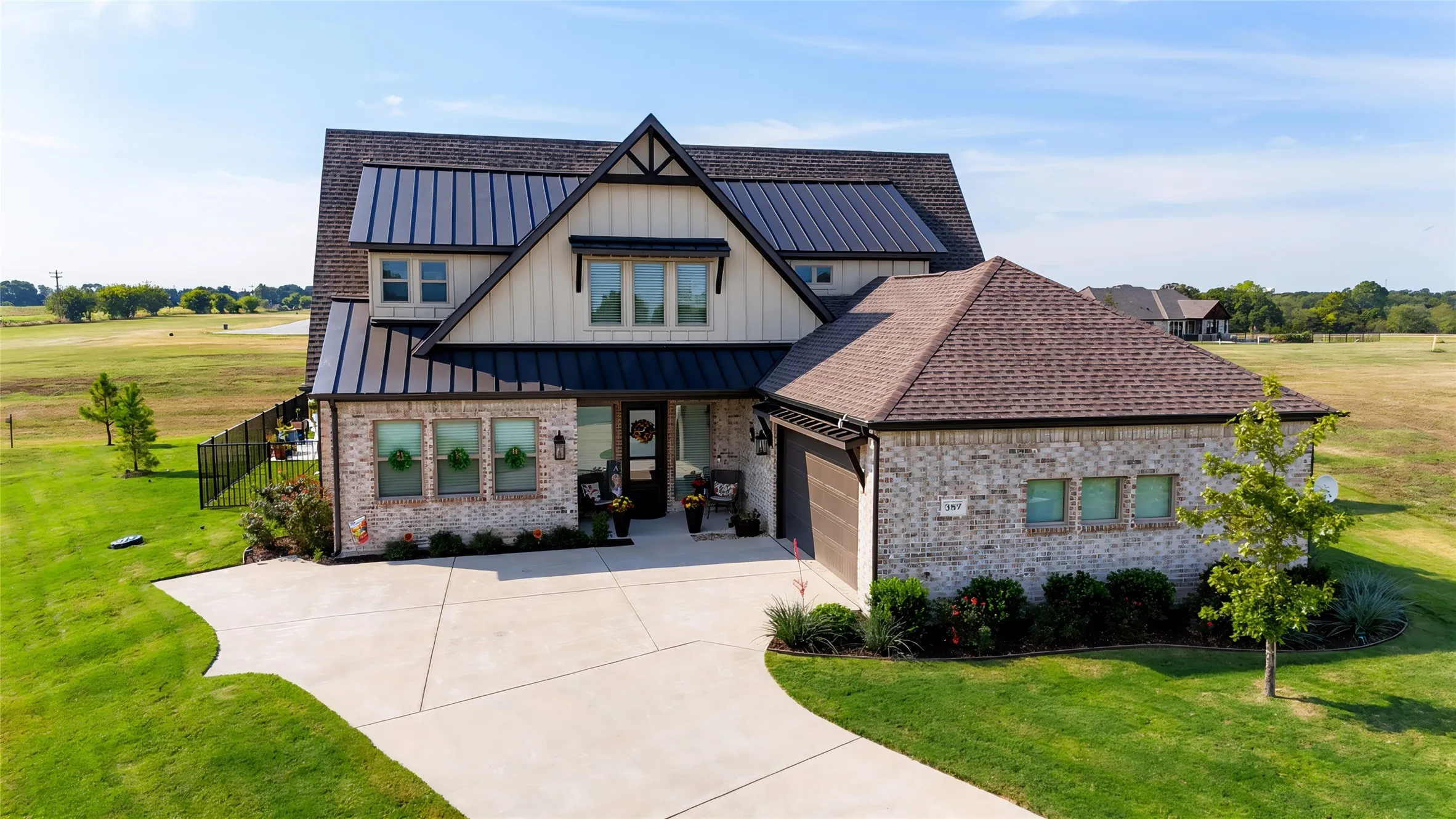 Single Family Residence For Sale in Grayson County , 387 Desert Mountain Drive, Gordonville, Texas 76245, 3 Bedroom, 4 Bathroom, 2 Garage spaces, 2,610 Sqft, built in 2023, mls#21399767, Real Estate Agent in Gordonville, Homes For Sale in Grayson county, Homes For Sale in Gordonville, Realtor in Gordonville Texas, Real Estate Brokerage Independent Realty Texas, Luminita Cordes Realtor