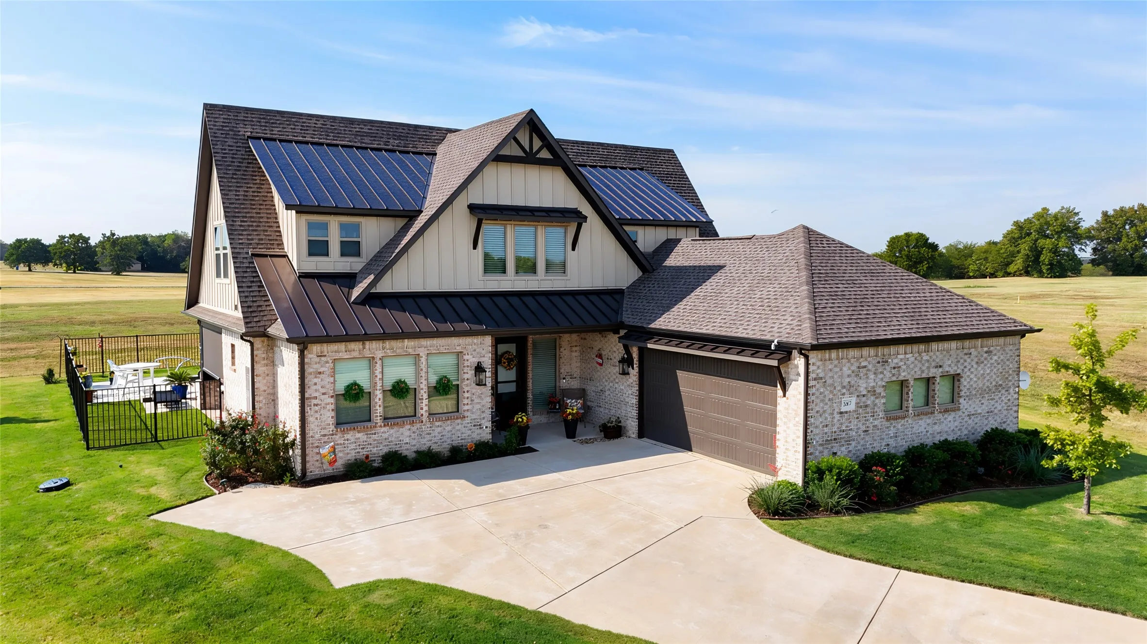 Single Family Residence For Sale in Grayson County , 387 Desert Mountain Drive, Gordonville, Texas 76245, 3 Bedroom, 4 Bathroom, 2 Garage spaces, 2,610 Sqft, built in 2023, mls#21399767, Real Estate Agent in Gordonville, Homes For Sale in Grayson county, Homes For Sale in Gordonville, Realtor in Gordonville Texas, Real Estate Brokerage Independent Realty Texas, Luminita Cordes Realtor