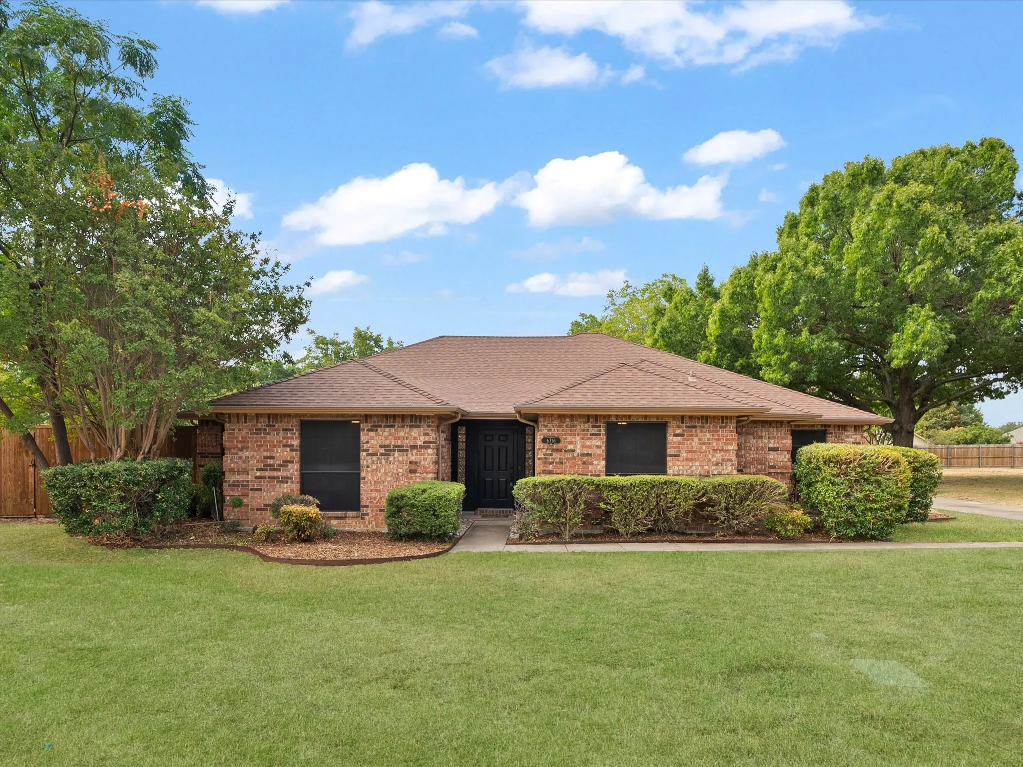Single Family Residence For Rent in Collin County , 6716 Gold Dust Trail, Dallas, Texas 75252, 4 Bedroom, 3 Bathroom, 2 Garage spaces, 2,554 Sqft, built in 1993, mls#21400448, Real Estate Agent in Dallas, Homes For Rent in Collin county, Homes For Rent in Dallas, Realtor in Dallas Texas, Real Estate Brokerage Independent Realty Texas, Luminita Cordes Realtor