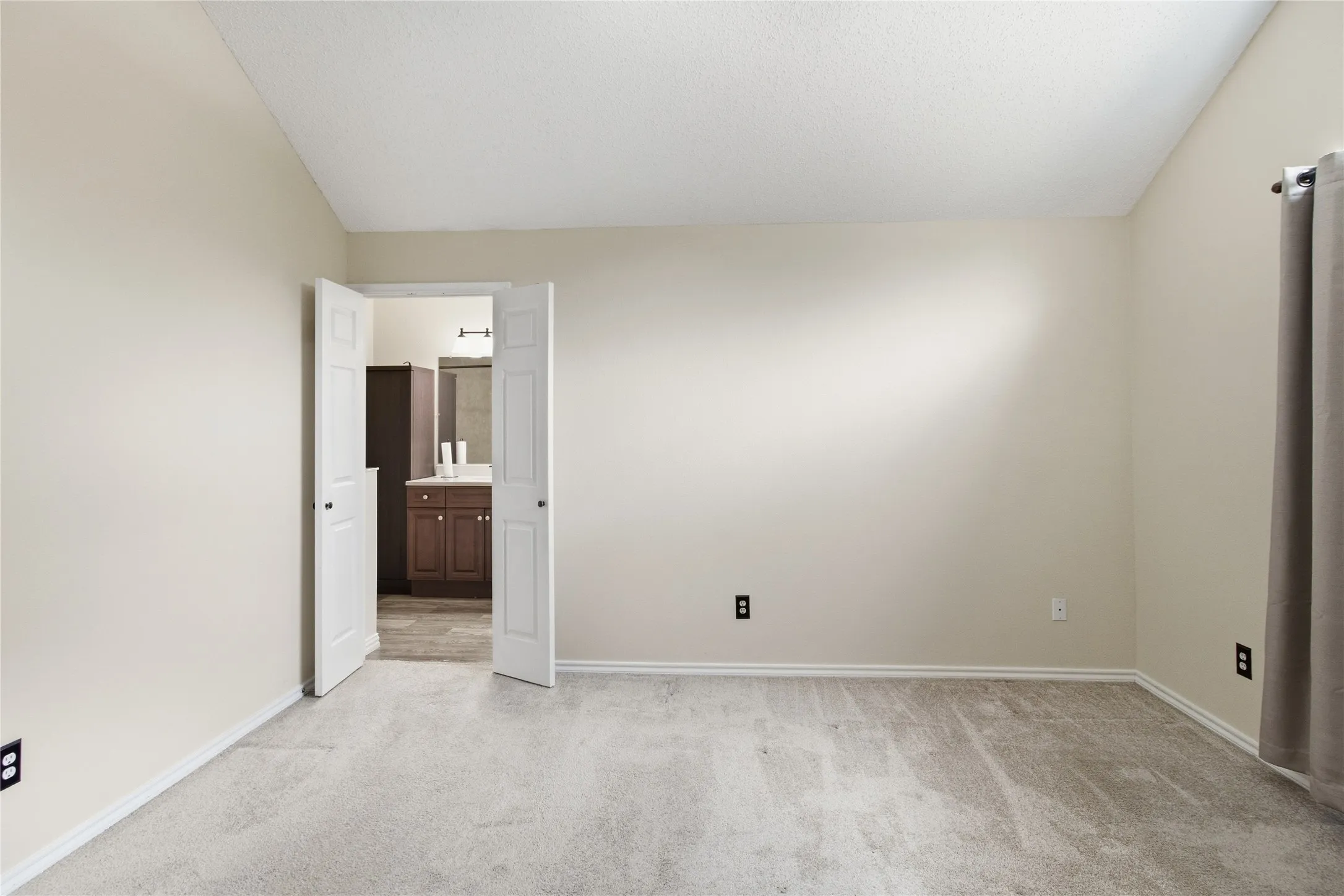 Single Family Residence For Sale in Dallas County , 814 Rawlins Drive, Lancaster, Texas 75146, 3 Bedroom, 2 Bathroom, 2 Garage spaces, 1,344 Sqft, built in 1991, mls#21400238, Real Estate Agent in Lancaster, Homes For Sale in Dallas county, Homes For Sale in Lancaster, Realtor in Lancaster Texas, Real Estate Brokerage Independent Realty Texas, Luminita Cordes Realtor