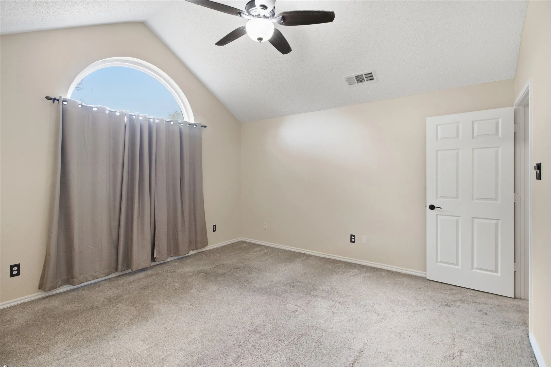 Single Family Residence For Sale in Dallas County , 814 Rawlins Drive, Lancaster, Texas 75146, 3 Bedroom, 2 Bathroom, 2 Garage spaces, 1,344 Sqft, built in 1991, mls#21400238, Real Estate Agent in Lancaster, Homes For Sale in Dallas county, Homes For Sale in Lancaster, Realtor in Lancaster Texas, Real Estate Brokerage Independent Realty Texas, Luminita Cordes Realtor