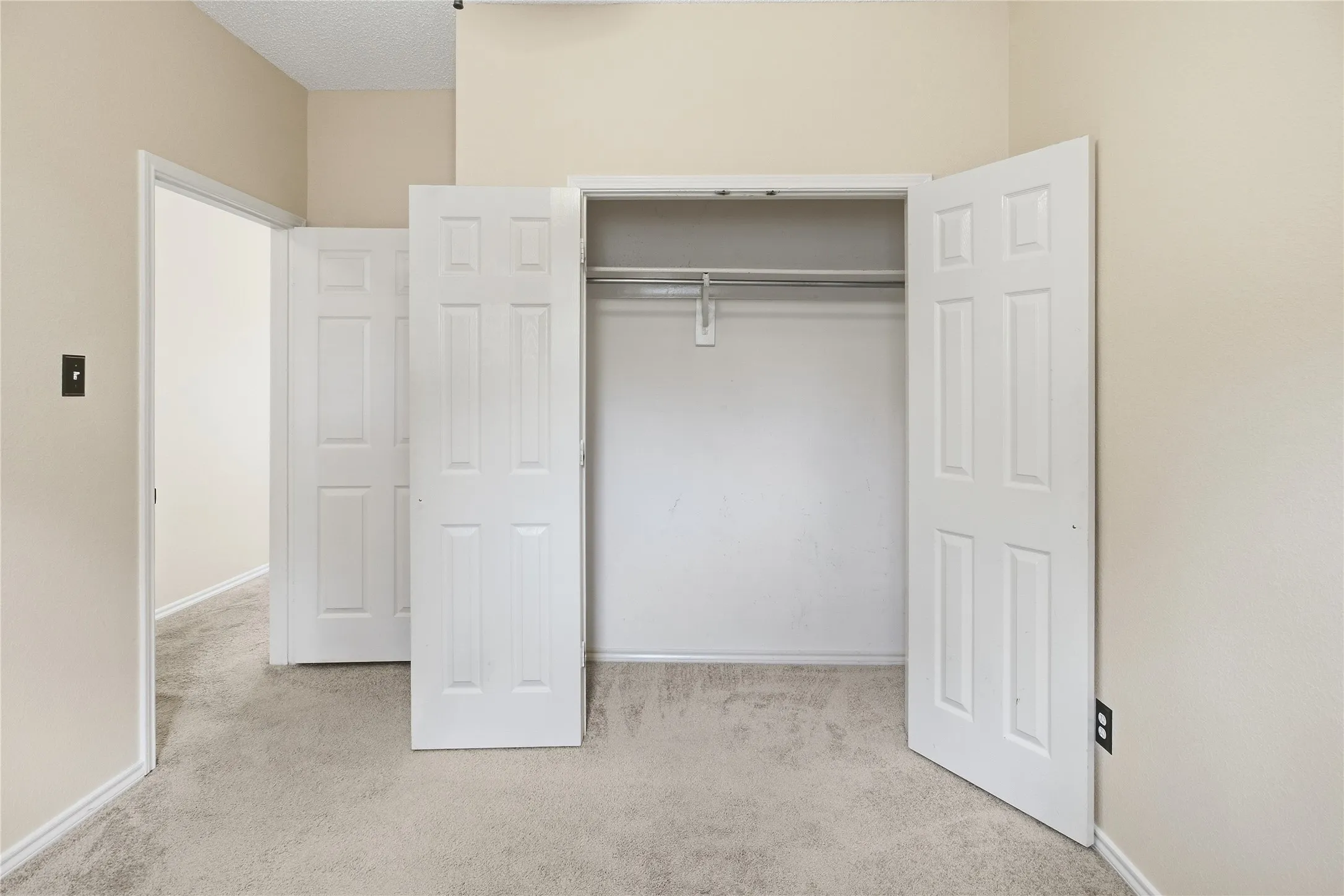 Single Family Residence For Sale in Dallas County , 814 Rawlins Drive, Lancaster, Texas 75146, 3 Bedroom, 2 Bathroom, 2 Garage spaces, 1,344 Sqft, built in 1991, mls#21400238, Real Estate Agent in Lancaster, Homes For Sale in Dallas county, Homes For Sale in Lancaster, Realtor in Lancaster Texas, Real Estate Brokerage Independent Realty Texas, Luminita Cordes Realtor