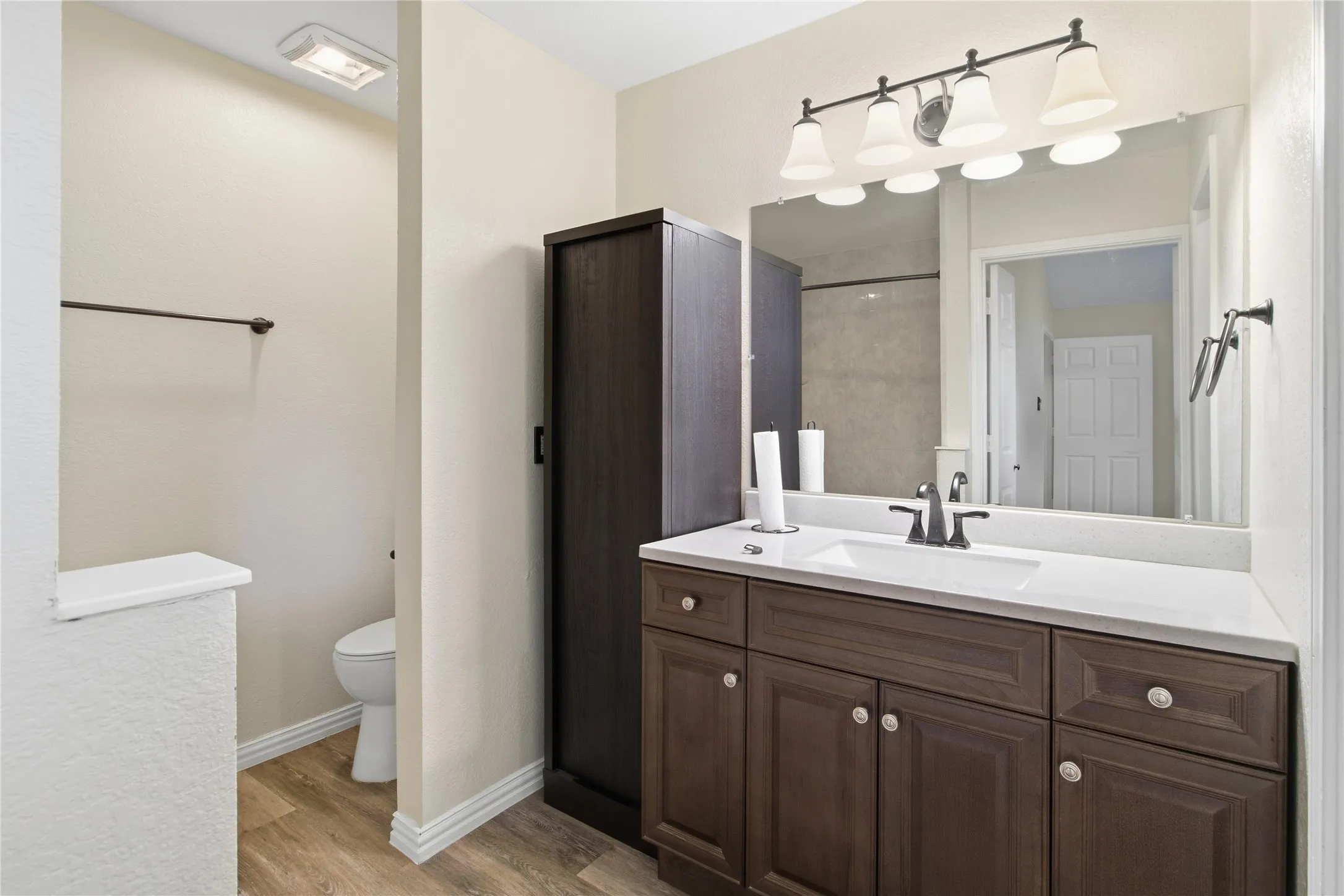 Single Family Residence For Sale in Dallas County , 814 Rawlins Drive, Lancaster, Texas 75146, 3 Bedroom, 2 Bathroom, 2 Garage spaces, 1,344 Sqft, built in 1991, mls#21400238, Real Estate Agent in Lancaster, Homes For Sale in Dallas county, Homes For Sale in Lancaster, Realtor in Lancaster Texas, Real Estate Brokerage Independent Realty Texas, Luminita Cordes Realtor