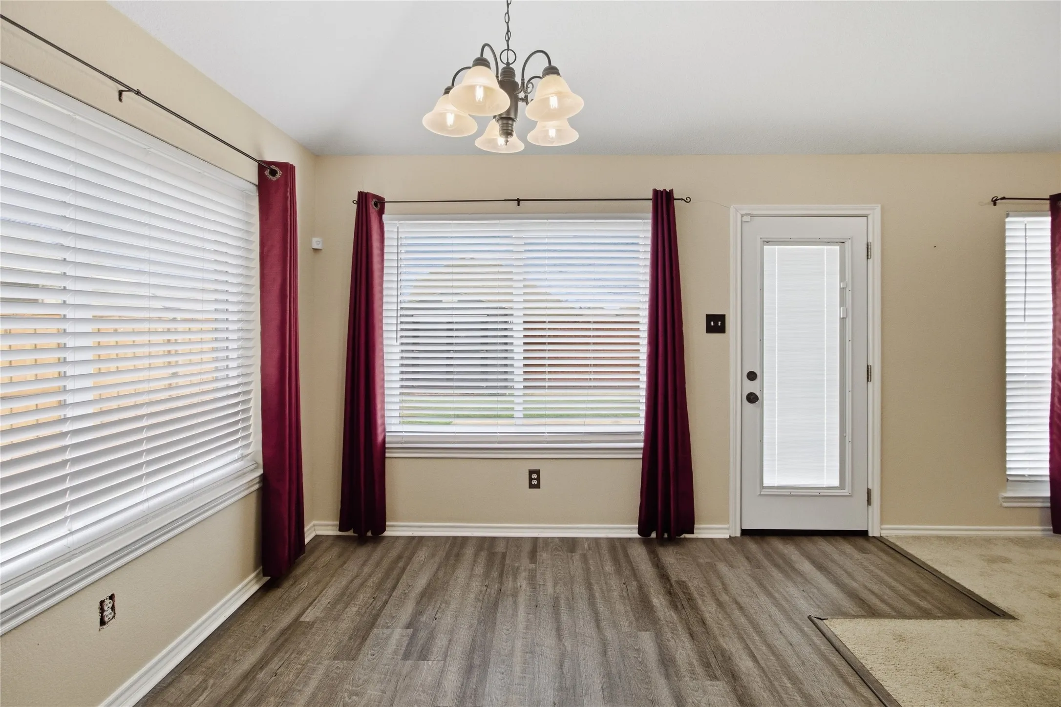 Single Family Residence For Sale in Dallas County , 814 Rawlins Drive, Lancaster, Texas 75146, 3 Bedroom, 2 Bathroom, 2 Garage spaces, 1,344 Sqft, built in 1991, mls#21400238, Real Estate Agent in Lancaster, Homes For Sale in Dallas county, Homes For Sale in Lancaster, Realtor in Lancaster Texas, Real Estate Brokerage Independent Realty Texas, Luminita Cordes Realtor