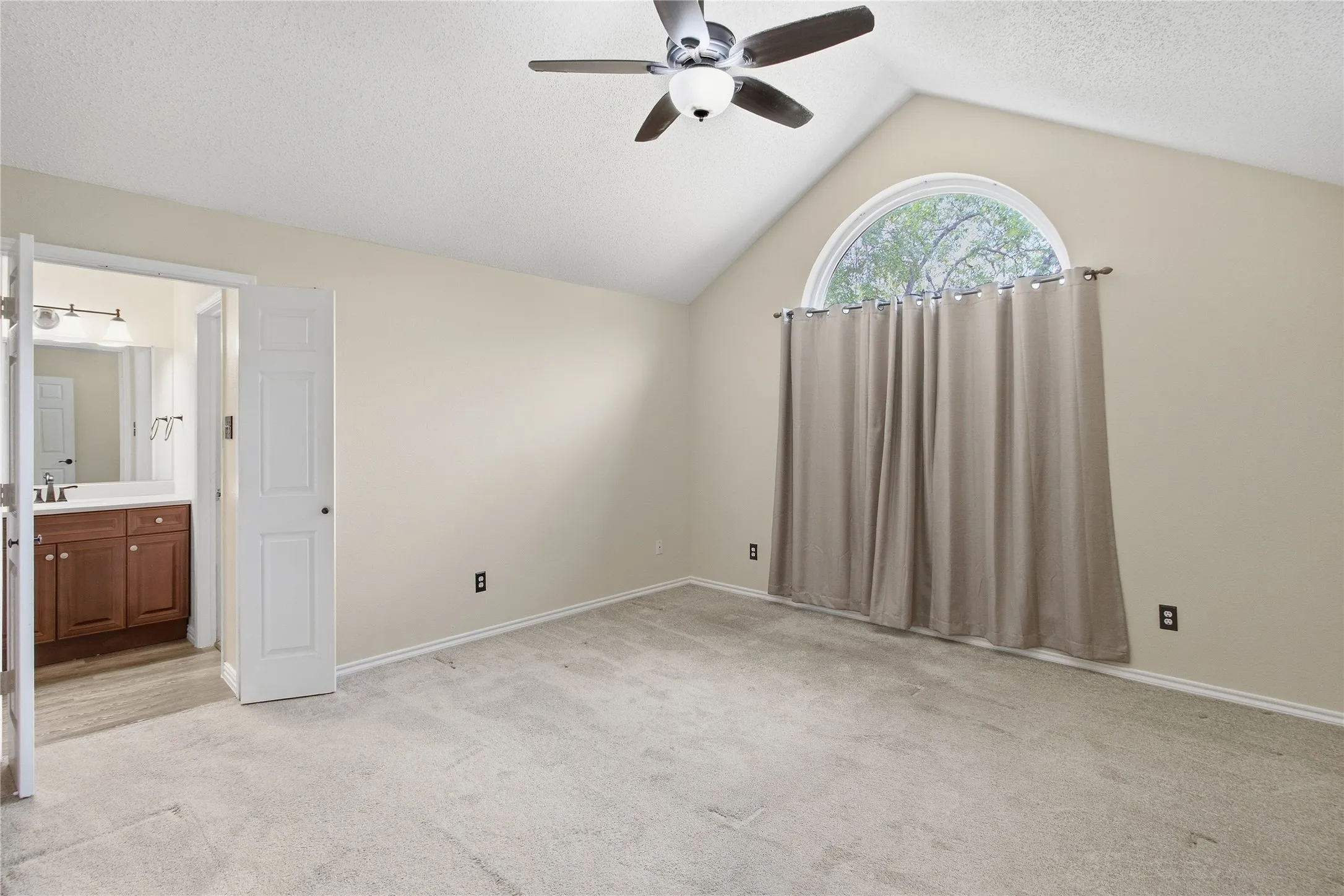 Single Family Residence For Sale in Dallas County , 814 Rawlins Drive, Lancaster, Texas 75146, 3 Bedroom, 2 Bathroom, 2 Garage spaces, 1,344 Sqft, built in 1991, mls#21400238, Real Estate Agent in Lancaster, Homes For Sale in Dallas county, Homes For Sale in Lancaster, Realtor in Lancaster Texas, Real Estate Brokerage Independent Realty Texas, Luminita Cordes Realtor