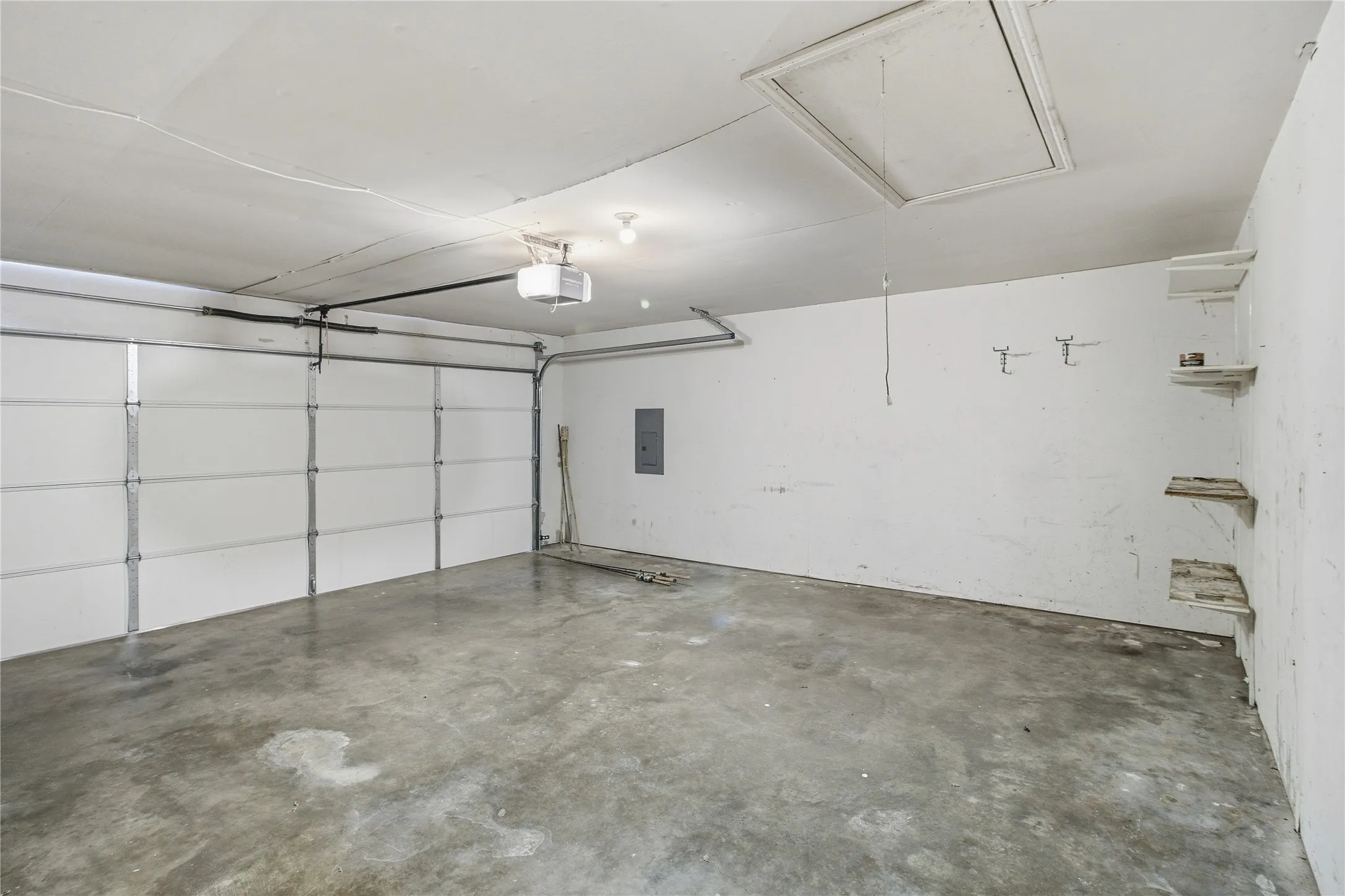 Single Family Residence For Sale in Dallas County , 814 Rawlins Drive, Lancaster, Texas 75146, 3 Bedroom, 2 Bathroom, 2 Garage spaces, 1,344 Sqft, built in 1991, mls#21400238, Real Estate Agent in Lancaster, Homes For Sale in Dallas county, Homes For Sale in Lancaster, Realtor in Lancaster Texas, Real Estate Brokerage Independent Realty Texas, Luminita Cordes Realtor