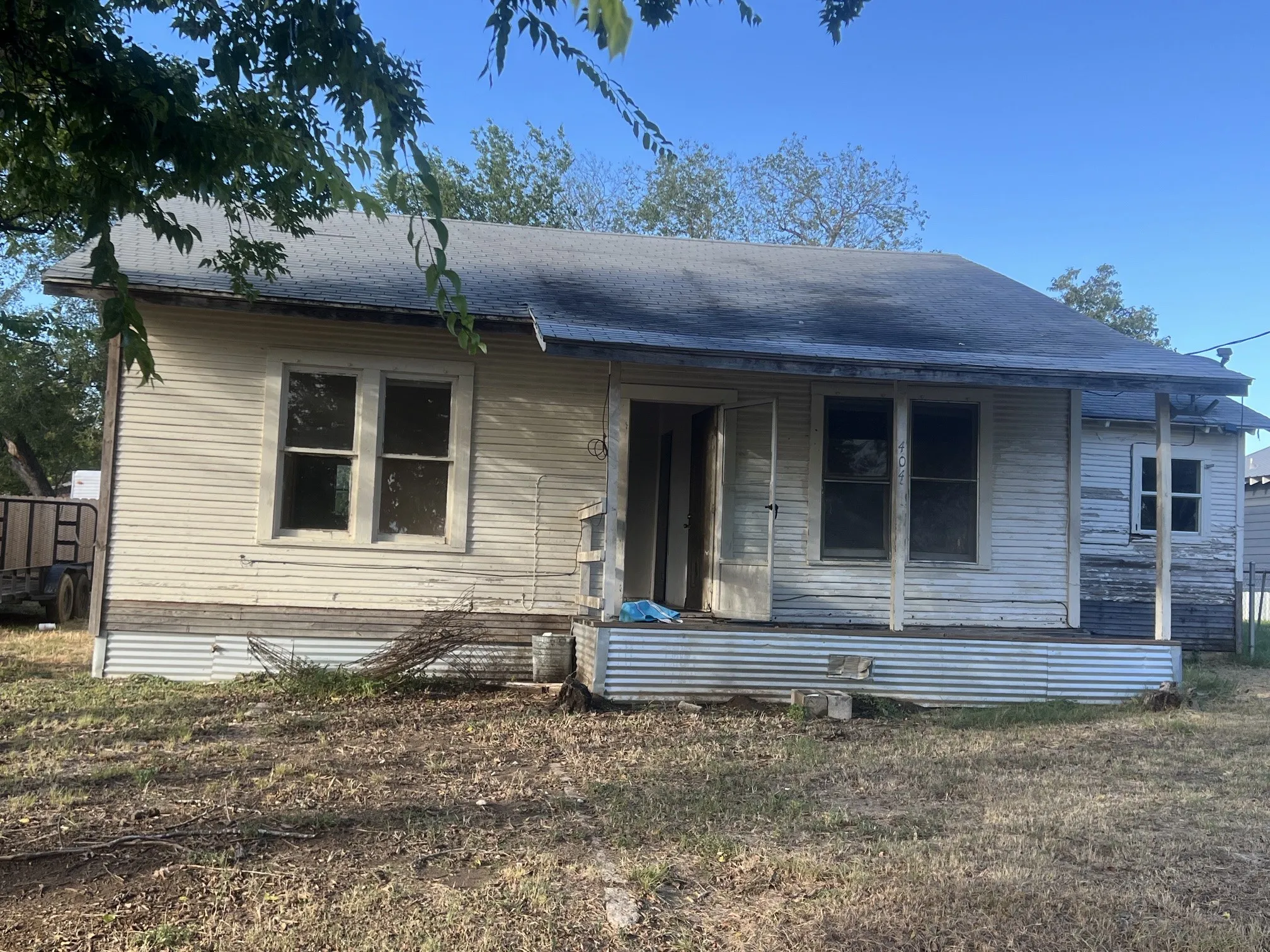 Single Family Residence For Sale in Freestone County , 404 E Main, Wortham, Texas 76693, 3 Bedroom, 1 Bathroom, Garage spaces, 1,104 Sqft, built in 1950, mls#21396986, Real Estate Agent in Wortham, Homes For Sale in Freestone county, Homes For Sale in Wortham, Realtor in Wortham Texas, Real Estate Brokerage Independent Realty Texas, Luminita Cordes Realtor