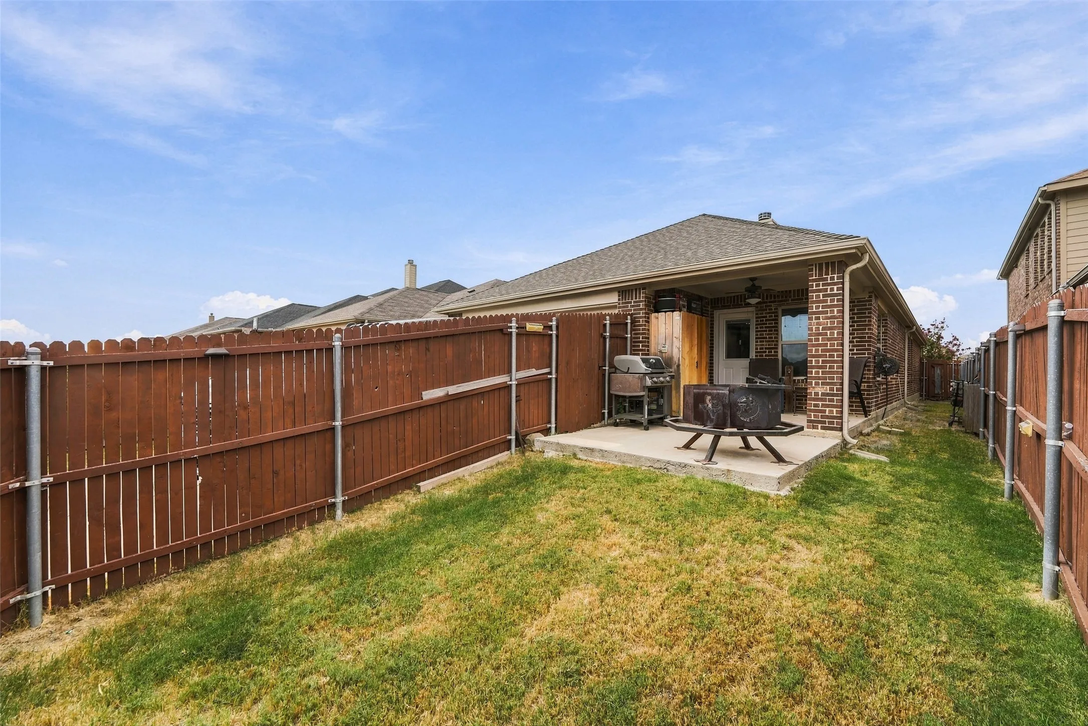 Single Family Residence For Sale in Kaufman County , 4108 Rain Lilly, Forney, Texas 75126, 4 Bedroom, 2 Bathroom, 2 Garage spaces, 1,577 Sqft, built in 2017, mls#21400458, Real Estate Agent in Forney, Homes For Sale in Kaufman county, Homes For Sale in Forney, Realtor in Forney Texas, Real Estate Brokerage Independent Realty Texas, Luminita Cordes Realtor