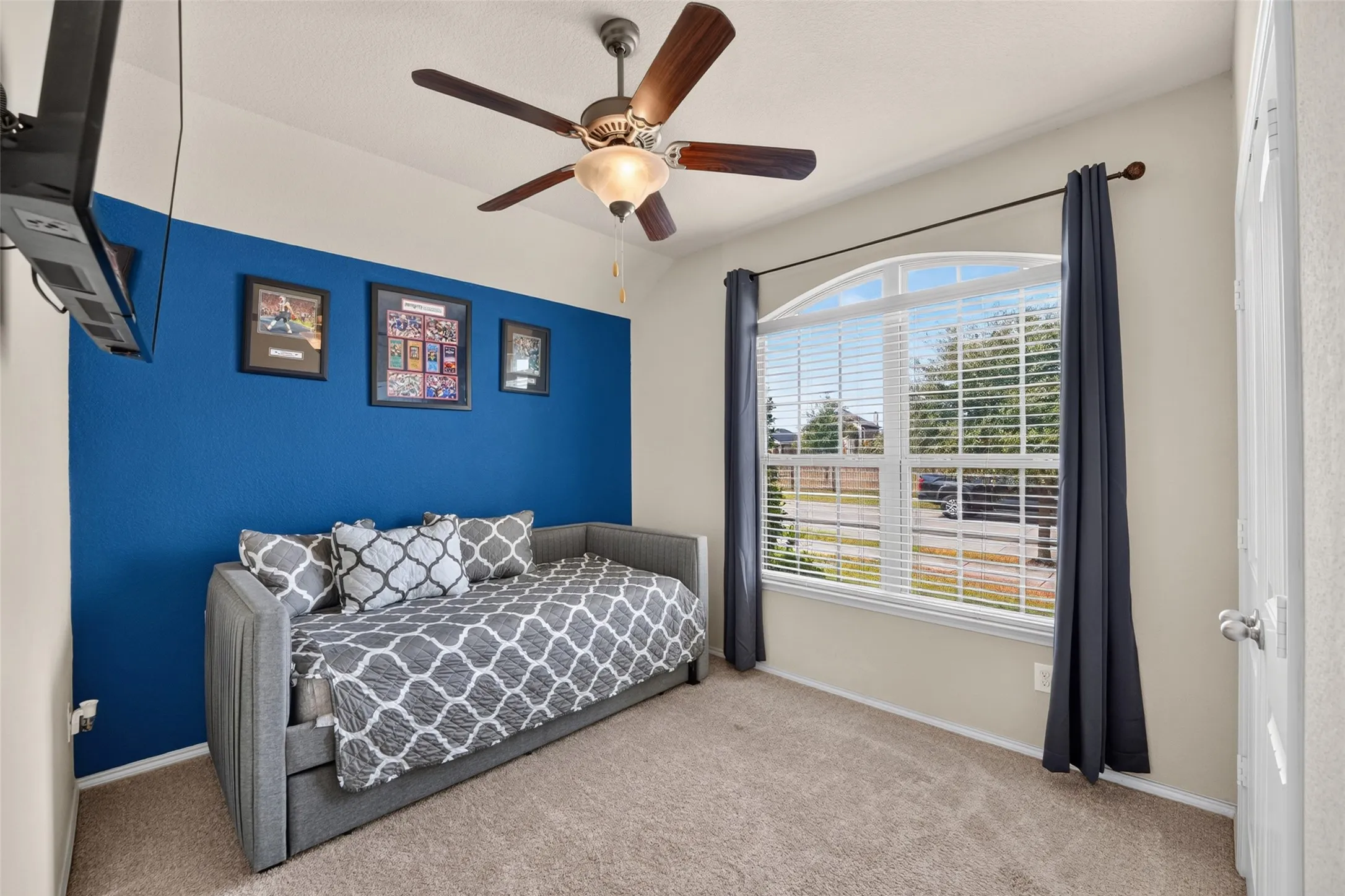 Single Family Residence For Sale in Kaufman County , 4108 Rain Lilly, Forney, Texas 75126, 4 Bedroom, 2 Bathroom, 2 Garage spaces, 1,577 Sqft, built in 2017, mls#21400458, Real Estate Agent in Forney, Homes For Sale in Kaufman county, Homes For Sale in Forney, Realtor in Forney Texas, Real Estate Brokerage Independent Realty Texas, Luminita Cordes Realtor