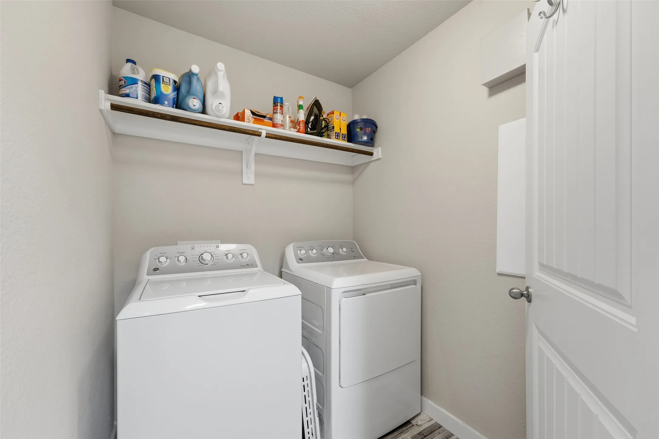 Single Family Residence For Sale in Kaufman County , 4108 Rain Lilly, Forney, Texas 75126, 4 Bedroom, 2 Bathroom, 2 Garage spaces, 1,577 Sqft, built in 2017, mls#21400458, Real Estate Agent in Forney, Homes For Sale in Kaufman county, Homes For Sale in Forney, Realtor in Forney Texas, Real Estate Brokerage Independent Realty Texas, Luminita Cordes Realtor