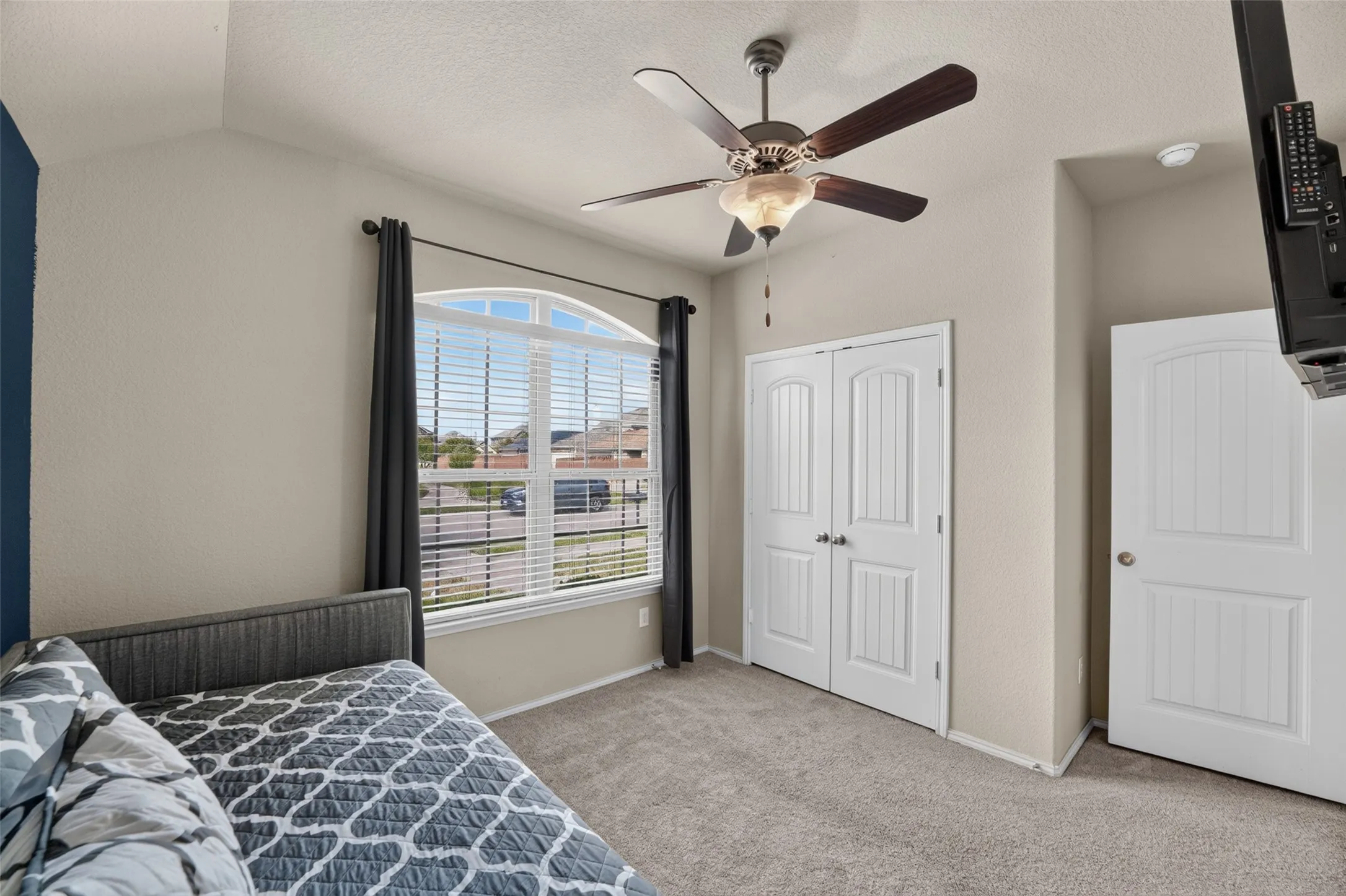 Single Family Residence For Sale in Kaufman County , 4108 Rain Lilly, Forney, Texas 75126, 4 Bedroom, 2 Bathroom, 2 Garage spaces, 1,577 Sqft, built in 2017, mls#21400458, Real Estate Agent in Forney, Homes For Sale in Kaufman county, Homes For Sale in Forney, Realtor in Forney Texas, Real Estate Brokerage Independent Realty Texas, Luminita Cordes Realtor