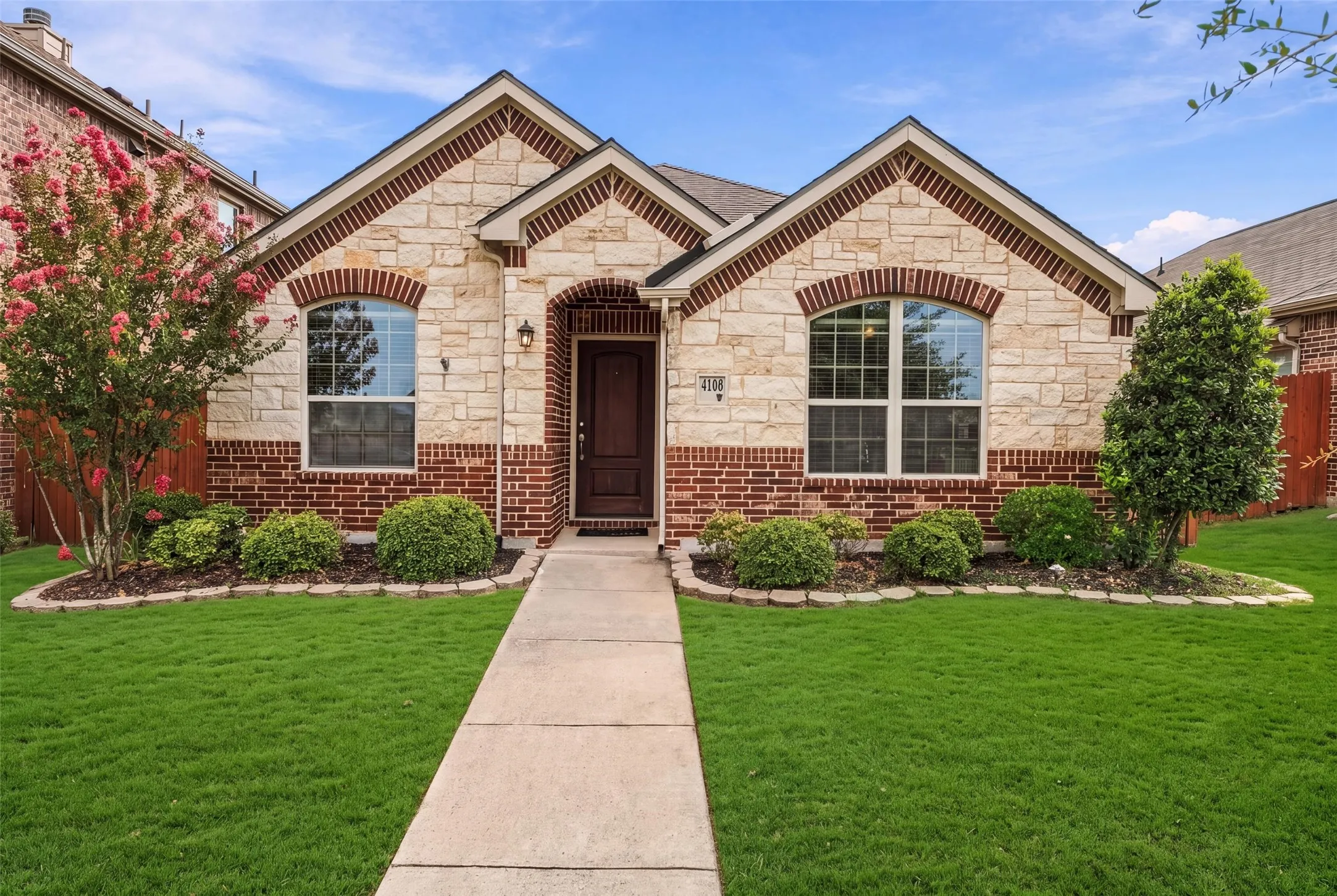 Single Family Residence For Sale in Kaufman County , 4108 Rain Lilly, Forney, Texas 75126, 4 Bedroom, 2 Bathroom, 2 Garage spaces, 1,577 Sqft, built in 2017, mls#21400458, Real Estate Agent in Forney, Homes For Sale in Kaufman county, Homes For Sale in Forney, Realtor in Forney Texas, Real Estate Brokerage Independent Realty Texas, Luminita Cordes Realtor