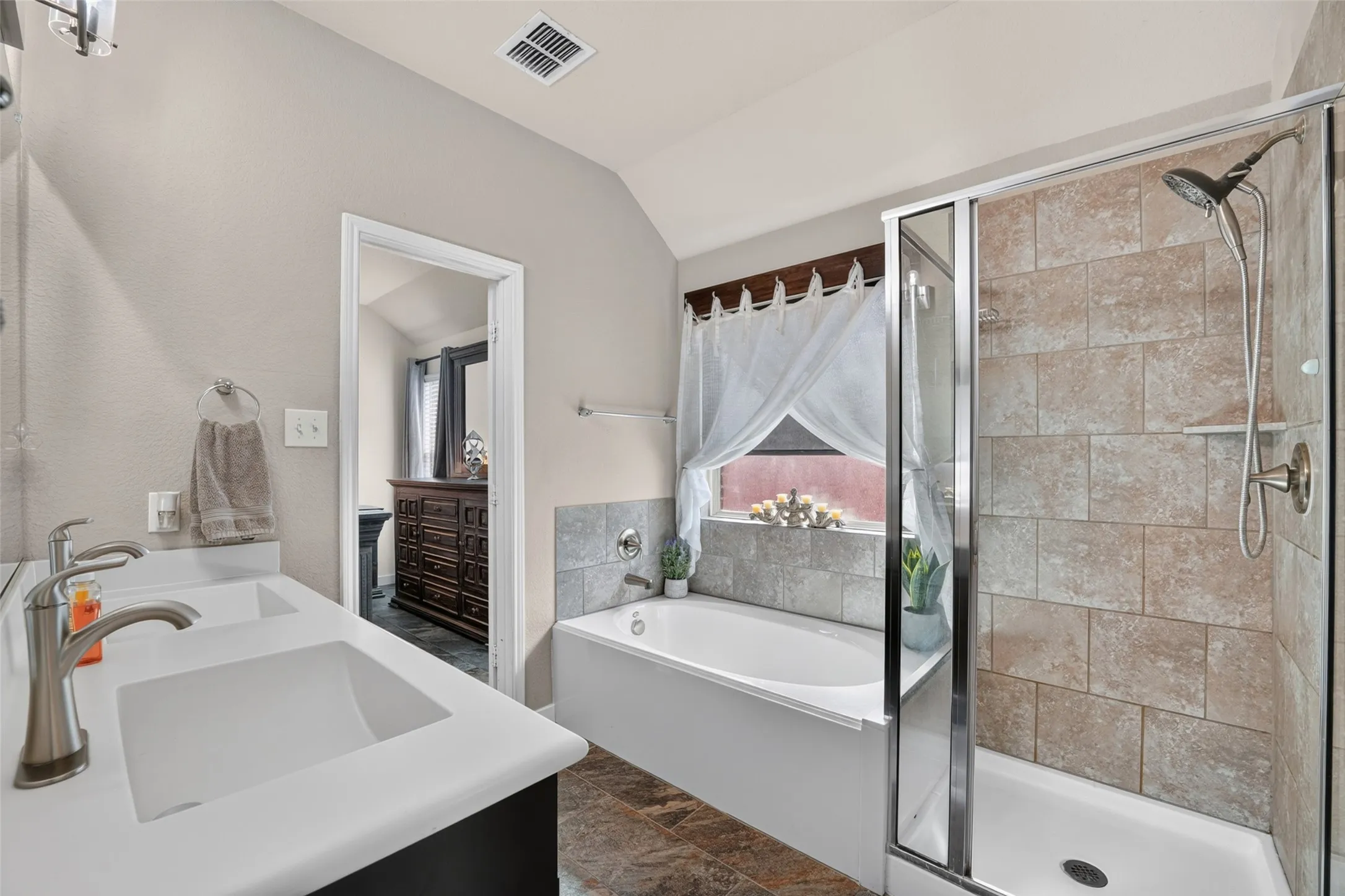 Single Family Residence For Sale in Kaufman County , 4108 Rain Lilly, Forney, Texas 75126, 4 Bedroom, 2 Bathroom, 2 Garage spaces, 1,577 Sqft, built in 2017, mls#21400458, Real Estate Agent in Forney, Homes For Sale in Kaufman county, Homes For Sale in Forney, Realtor in Forney Texas, Real Estate Brokerage Independent Realty Texas, Luminita Cordes Realtor