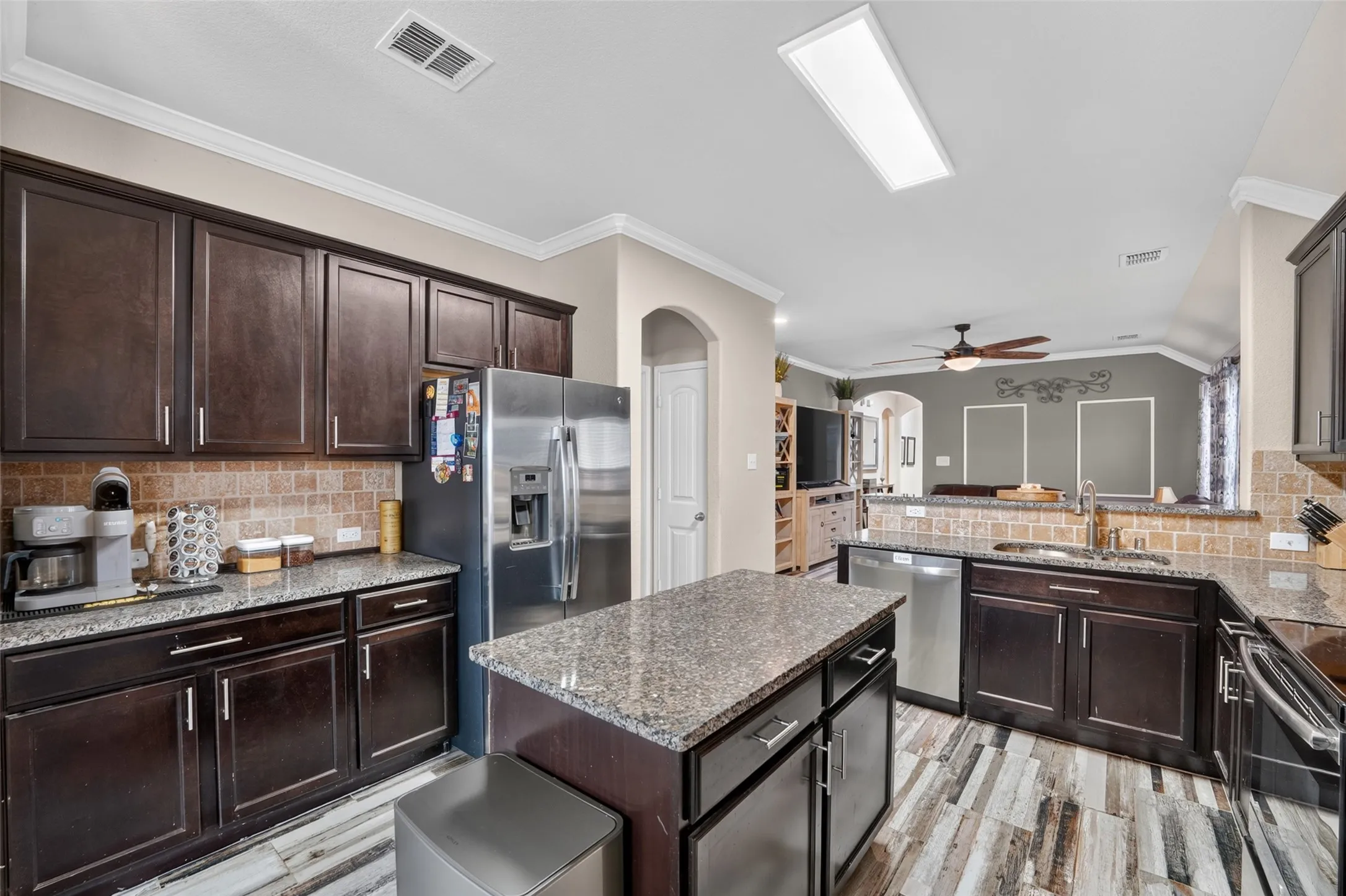 Single Family Residence For Sale in Kaufman County , 4108 Rain Lilly, Forney, Texas 75126, 4 Bedroom, 2 Bathroom, 2 Garage spaces, 1,577 Sqft, built in 2017, mls#21400458, Real Estate Agent in Forney, Homes For Sale in Kaufman county, Homes For Sale in Forney, Realtor in Forney Texas, Real Estate Brokerage Independent Realty Texas, Luminita Cordes Realtor