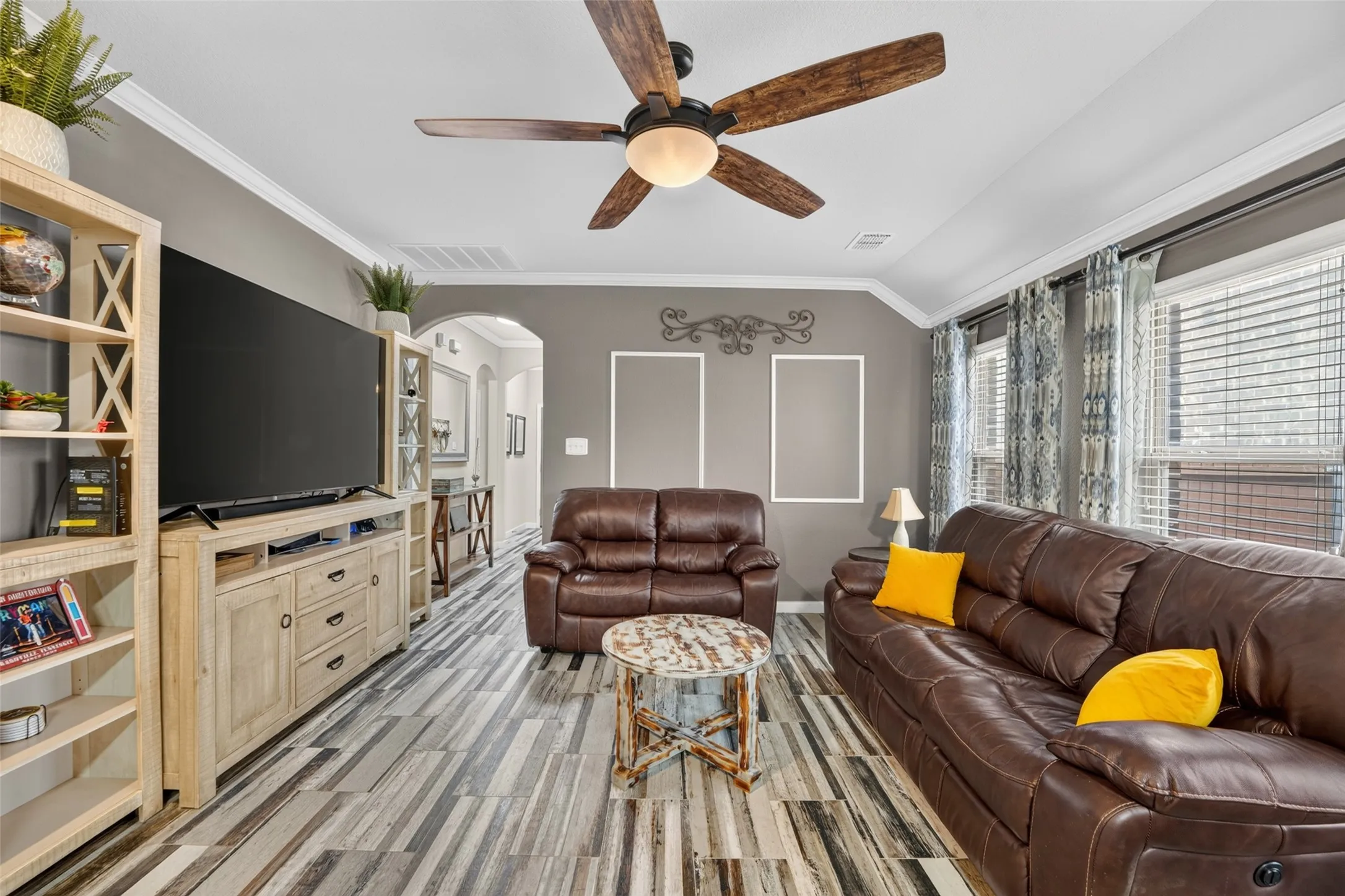 Single Family Residence For Sale in Kaufman County , 4108 Rain Lilly, Forney, Texas 75126, 4 Bedroom, 2 Bathroom, 2 Garage spaces, 1,577 Sqft, built in 2017, mls#21400458, Real Estate Agent in Forney, Homes For Sale in Kaufman county, Homes For Sale in Forney, Realtor in Forney Texas, Real Estate Brokerage Independent Realty Texas, Luminita Cordes Realtor