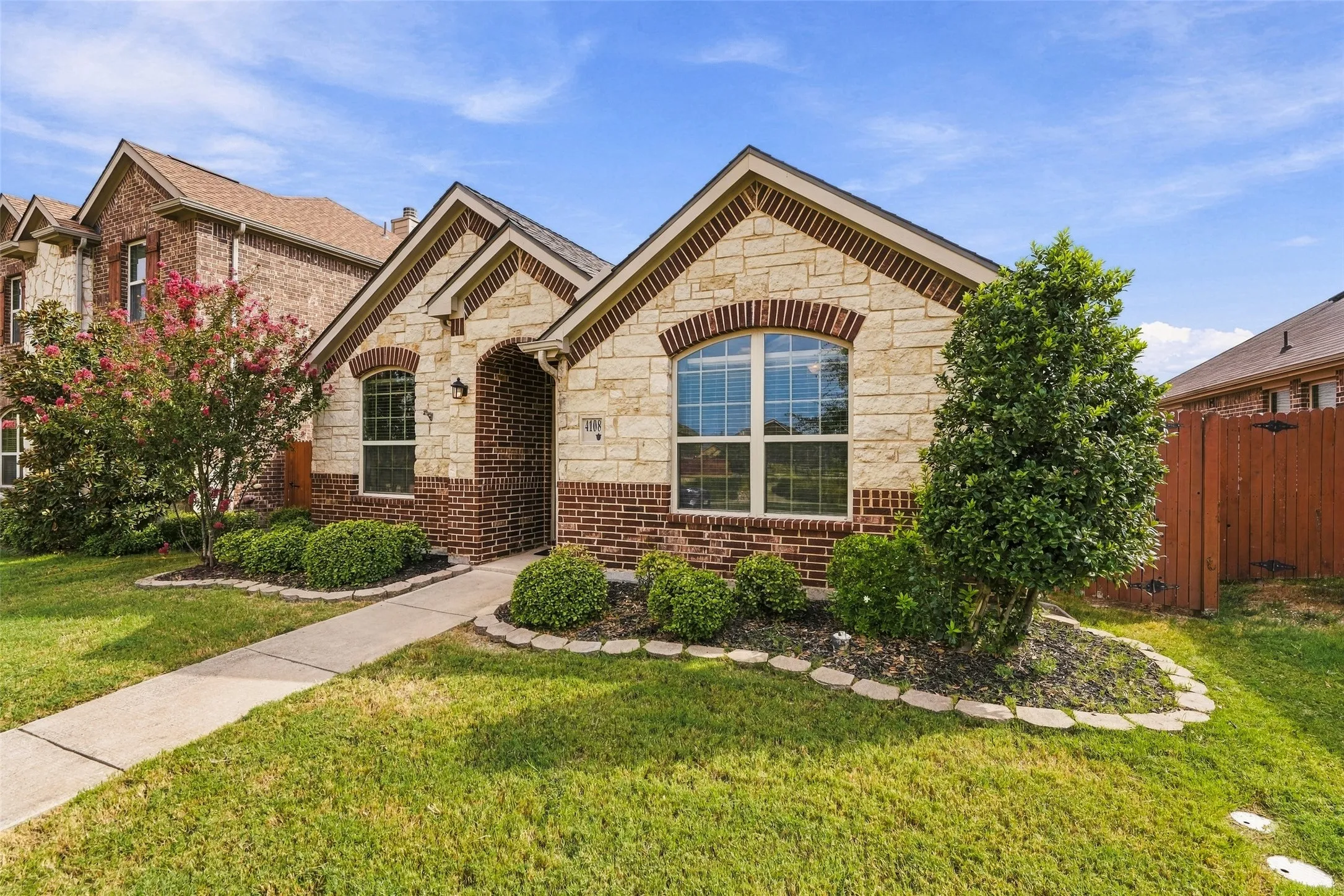Single Family Residence For Sale in Kaufman County , 4108 Rain Lilly, Forney, Texas 75126, 4 Bedroom, 2 Bathroom, 2 Garage spaces, 1,577 Sqft, built in 2017, mls#21400458, Real Estate Agent in Forney, Homes For Sale in Kaufman county, Homes For Sale in Forney, Realtor in Forney Texas, Real Estate Brokerage Independent Realty Texas, Luminita Cordes Realtor