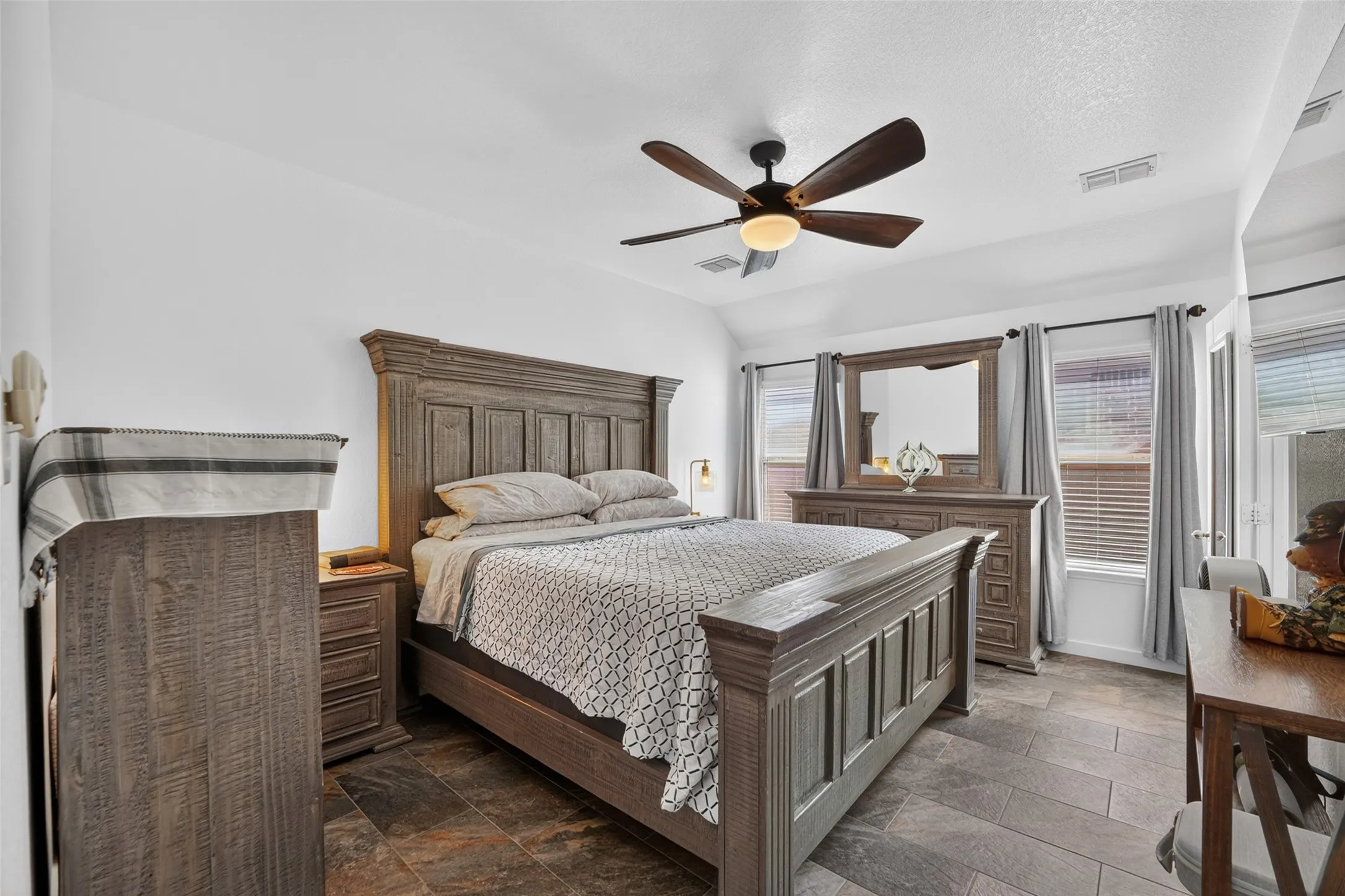 Single Family Residence For Sale in Kaufman County , 4108 Rain Lilly, Forney, Texas 75126, 4 Bedroom, 2 Bathroom, 2 Garage spaces, 1,577 Sqft, built in 2017, mls#21400458, Real Estate Agent in Forney, Homes For Sale in Kaufman county, Homes For Sale in Forney, Realtor in Forney Texas, Real Estate Brokerage Independent Realty Texas, Luminita Cordes Realtor