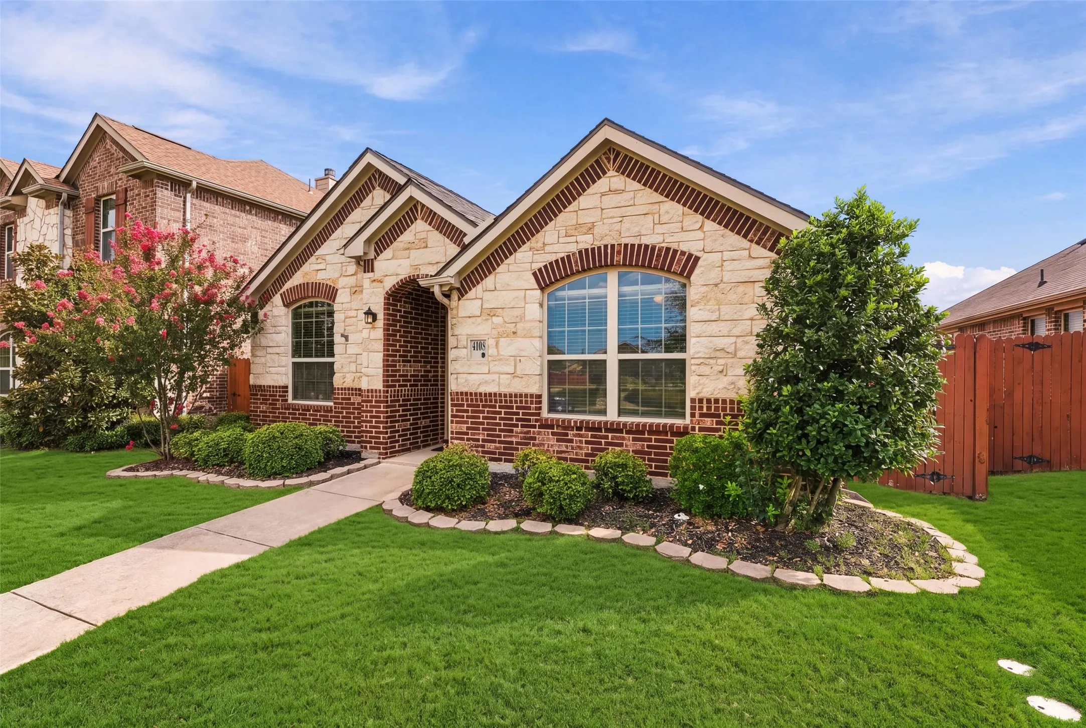 Single Family Residence For Sale in Kaufman County , 4108 Rain Lilly, Forney, Texas 75126, 4 Bedroom, 2 Bathroom, 2 Garage spaces, 1,577 Sqft, built in 2017, mls#21400458, Real Estate Agent in Forney, Homes For Sale in Kaufman county, Homes For Sale in Forney, Realtor in Forney Texas, Real Estate Brokerage Independent Realty Texas, Luminita Cordes Realtor