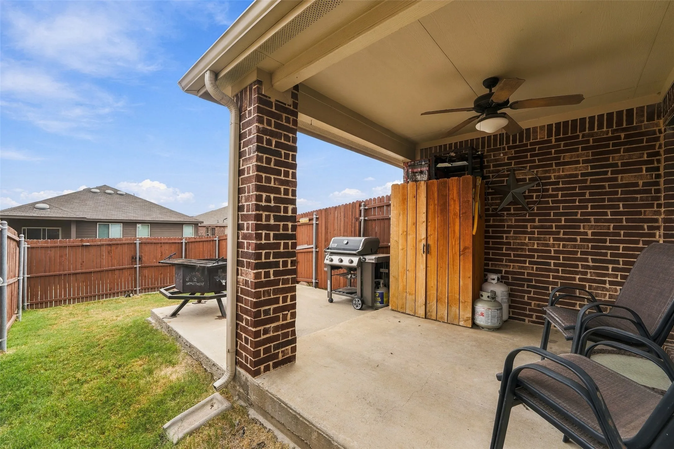 Single Family Residence For Sale in Kaufman County , 4108 Rain Lilly, Forney, Texas 75126, 4 Bedroom, 2 Bathroom, 2 Garage spaces, 1,577 Sqft, built in 2017, mls#21400458, Real Estate Agent in Forney, Homes For Sale in Kaufman county, Homes For Sale in Forney, Realtor in Forney Texas, Real Estate Brokerage Independent Realty Texas, Luminita Cordes Realtor